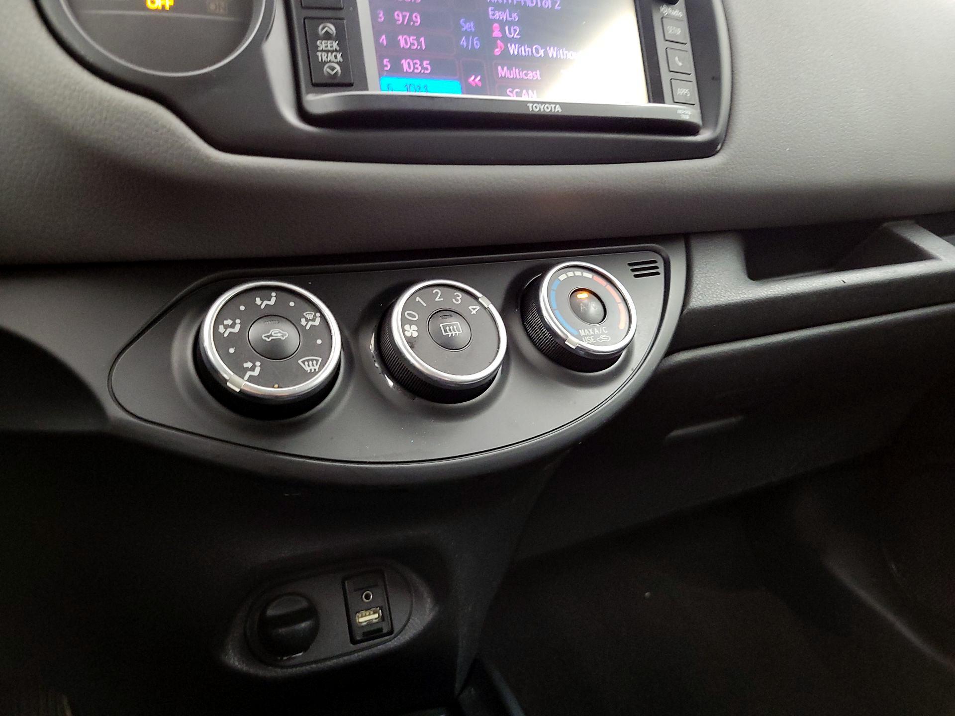 Thumbnail: 2015 Toyota Yaris - 15