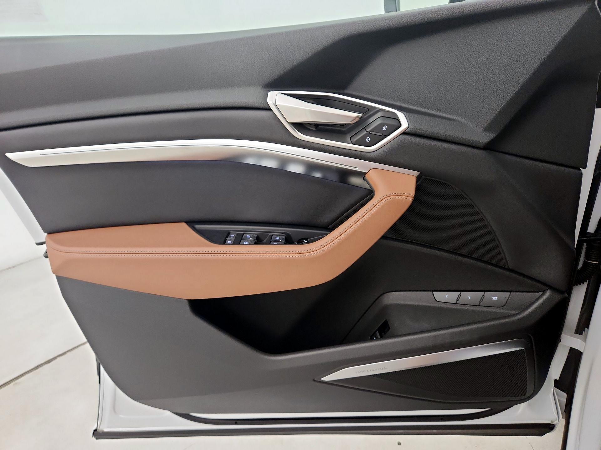 Thumbnail: 2024 Audi Q8 e-tron - 12