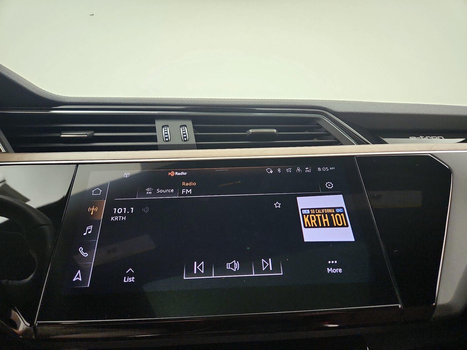 Thumbnail: 2024 Audi Q8 e-tron - 16