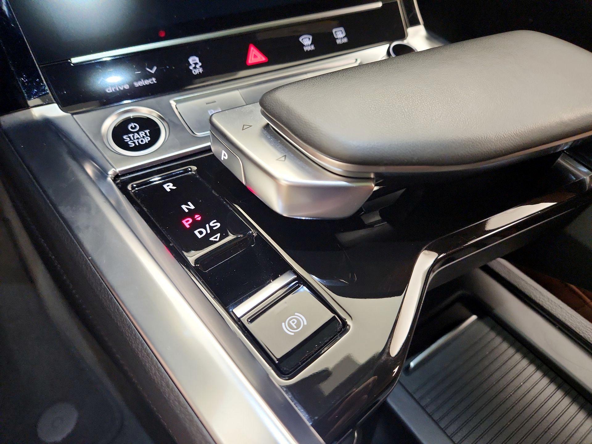Thumbnail: 2024 Audi Q8 e-tron - 18