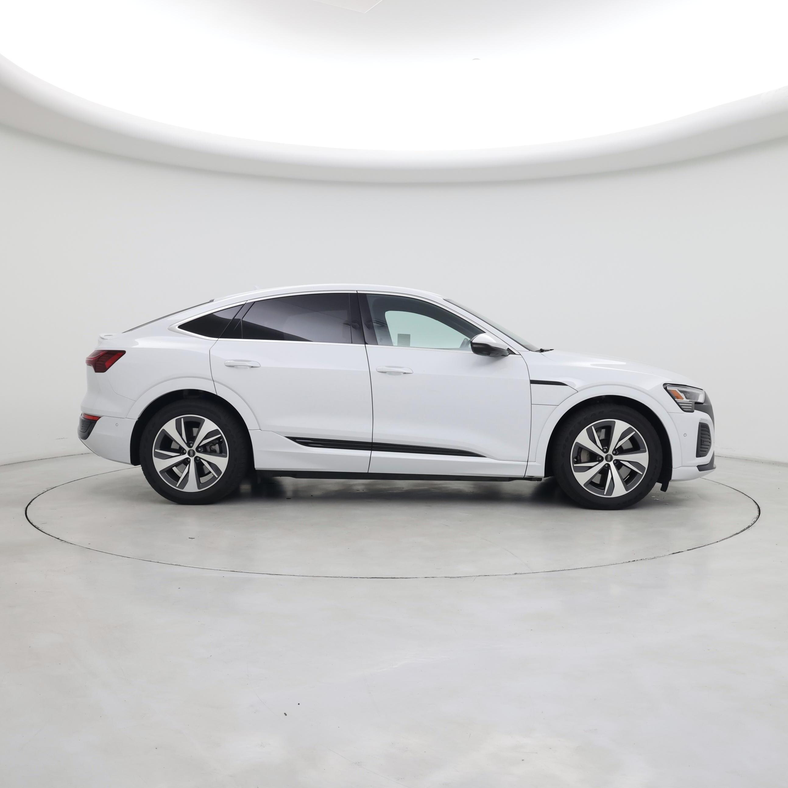 Thumbnail: 2024 Audi Q8 e-tron - 7