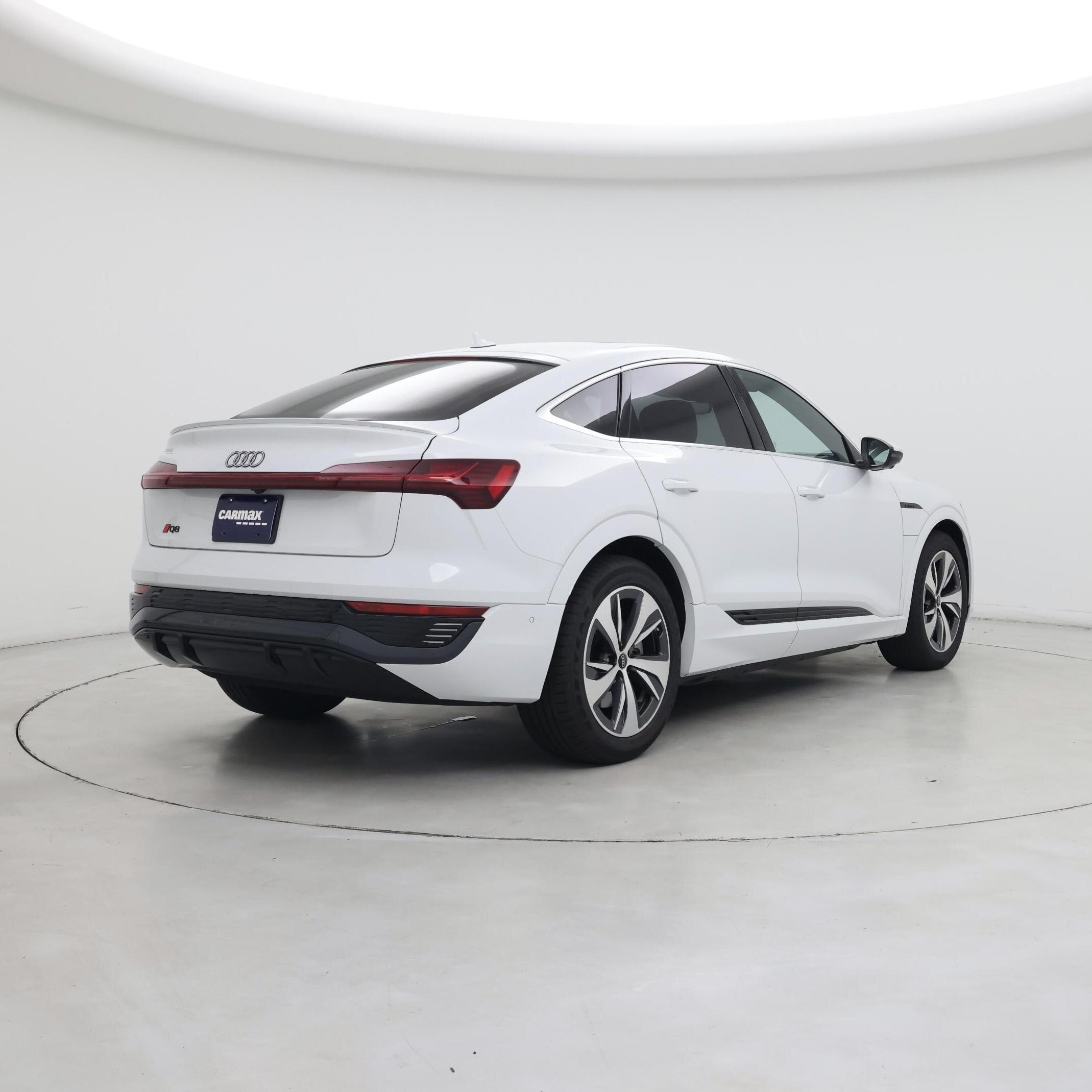 Thumbnail: 2024 Audi Q8 e-tron - 8