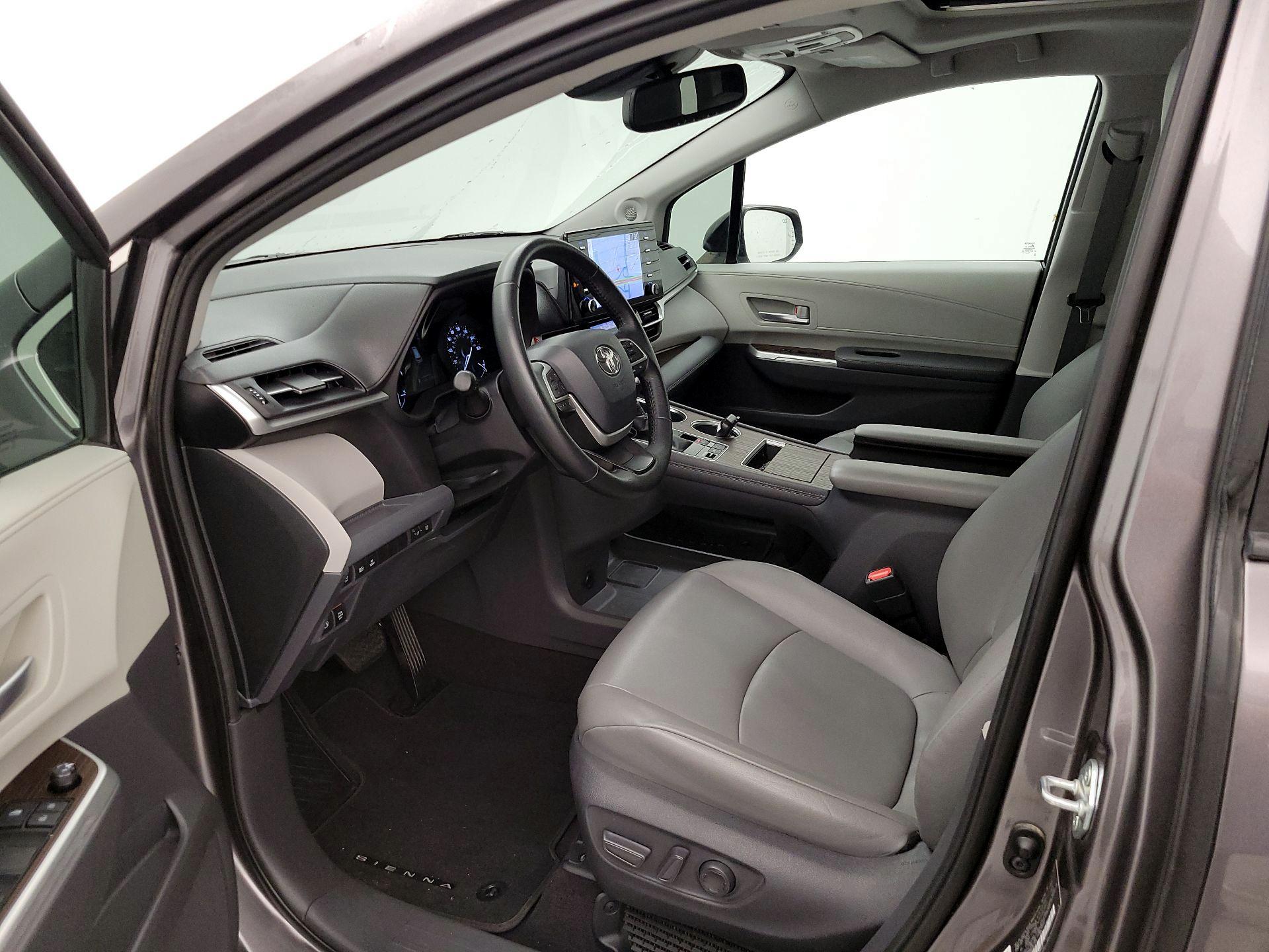 Thumbnail: 2021 Toyota Sienna - 11