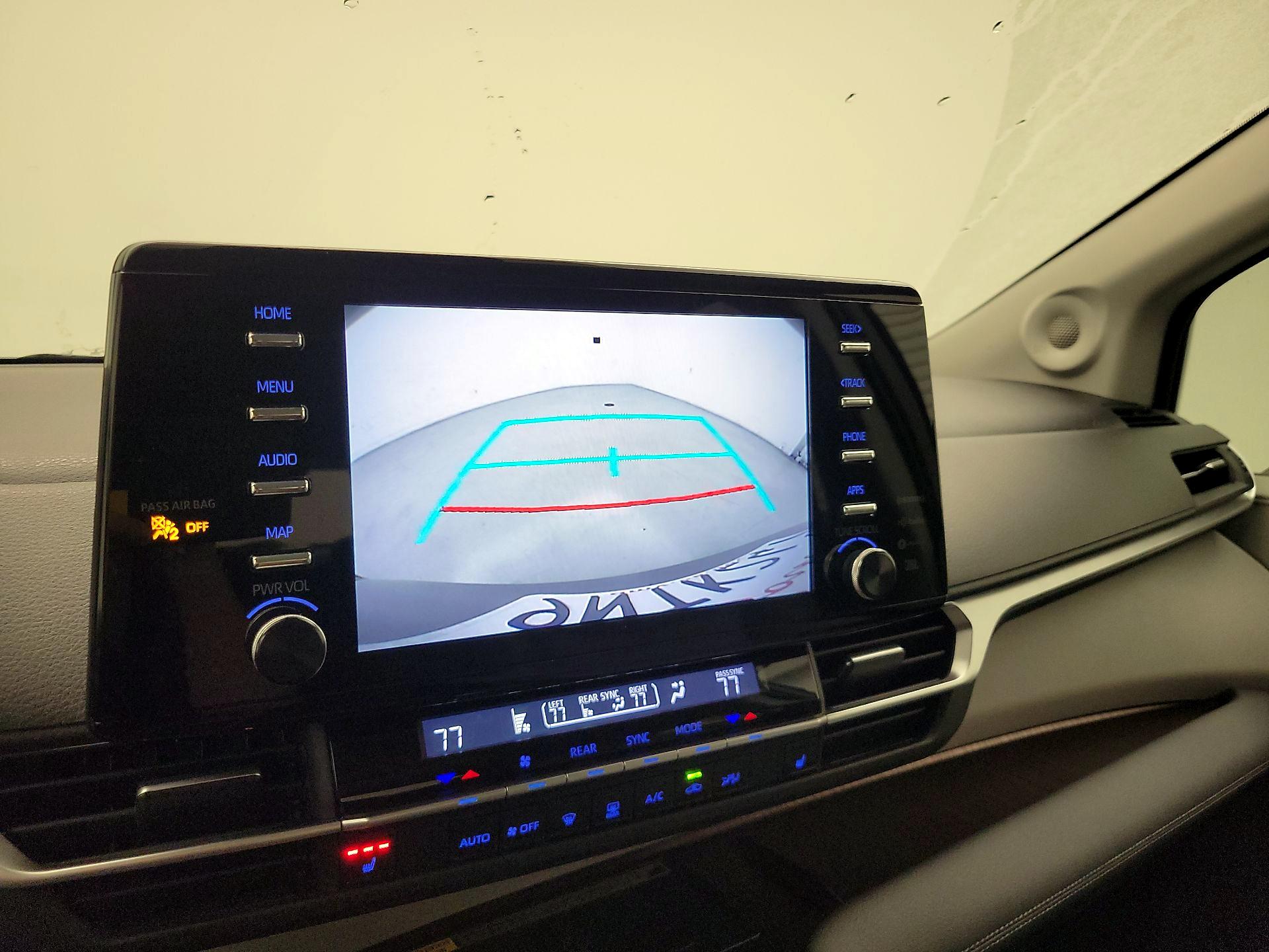 Thumbnail: 2021 Toyota Sienna - 15