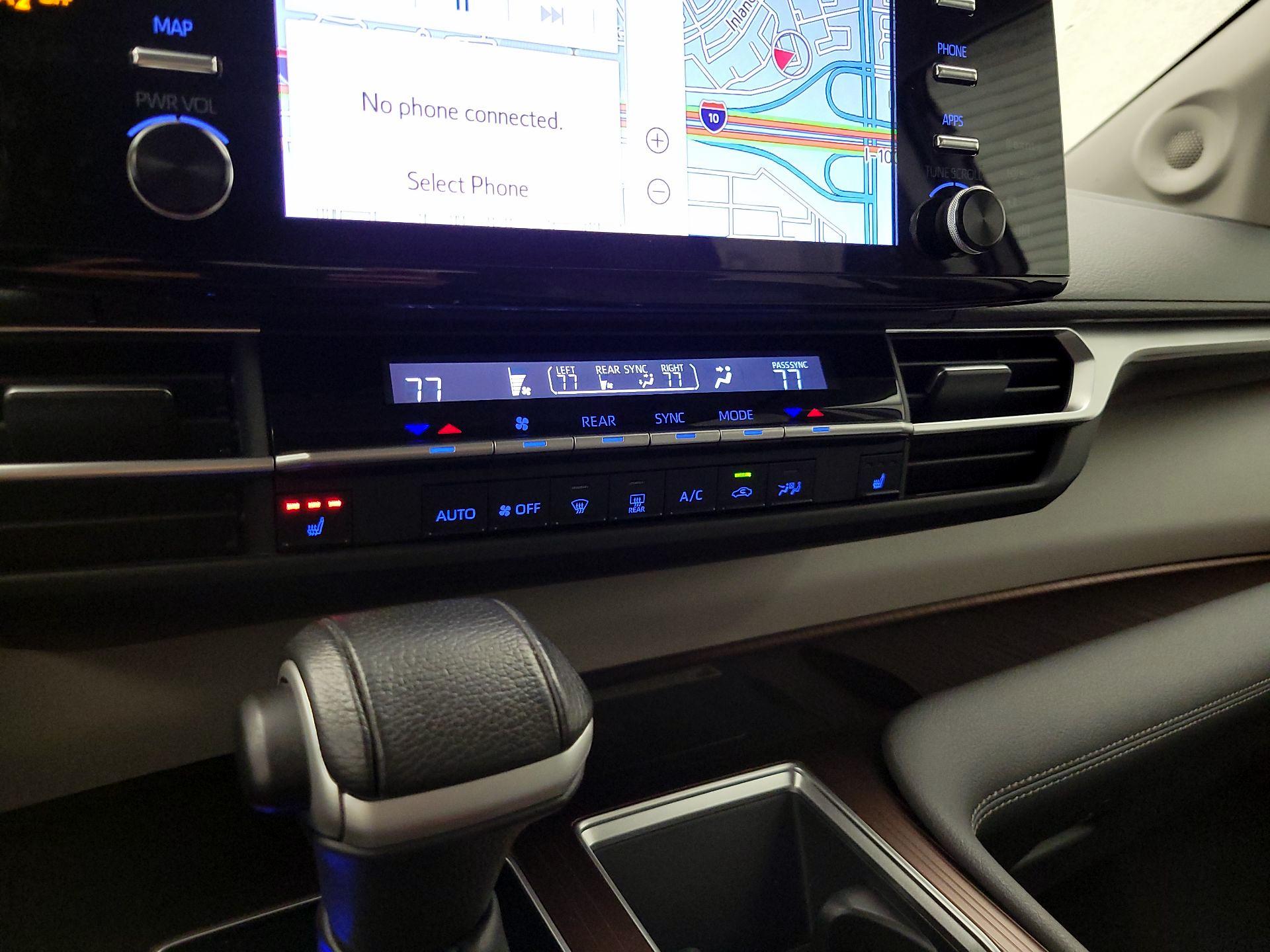 Thumbnail: 2021 Toyota Sienna - 17