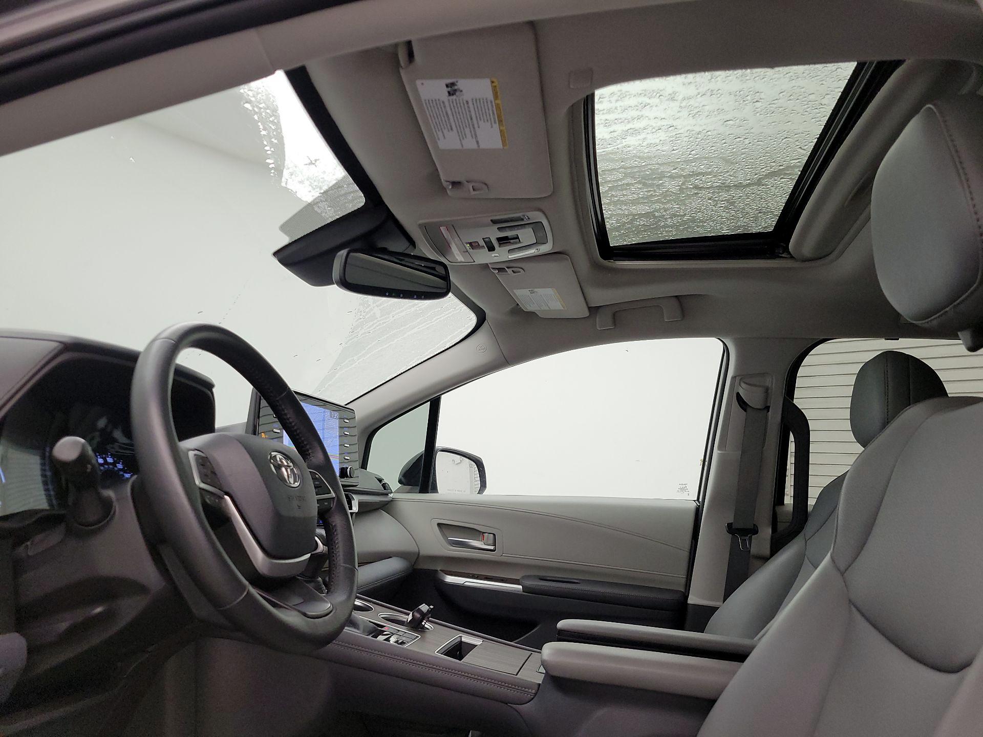 Thumbnail: 2021 Toyota Sienna - 20