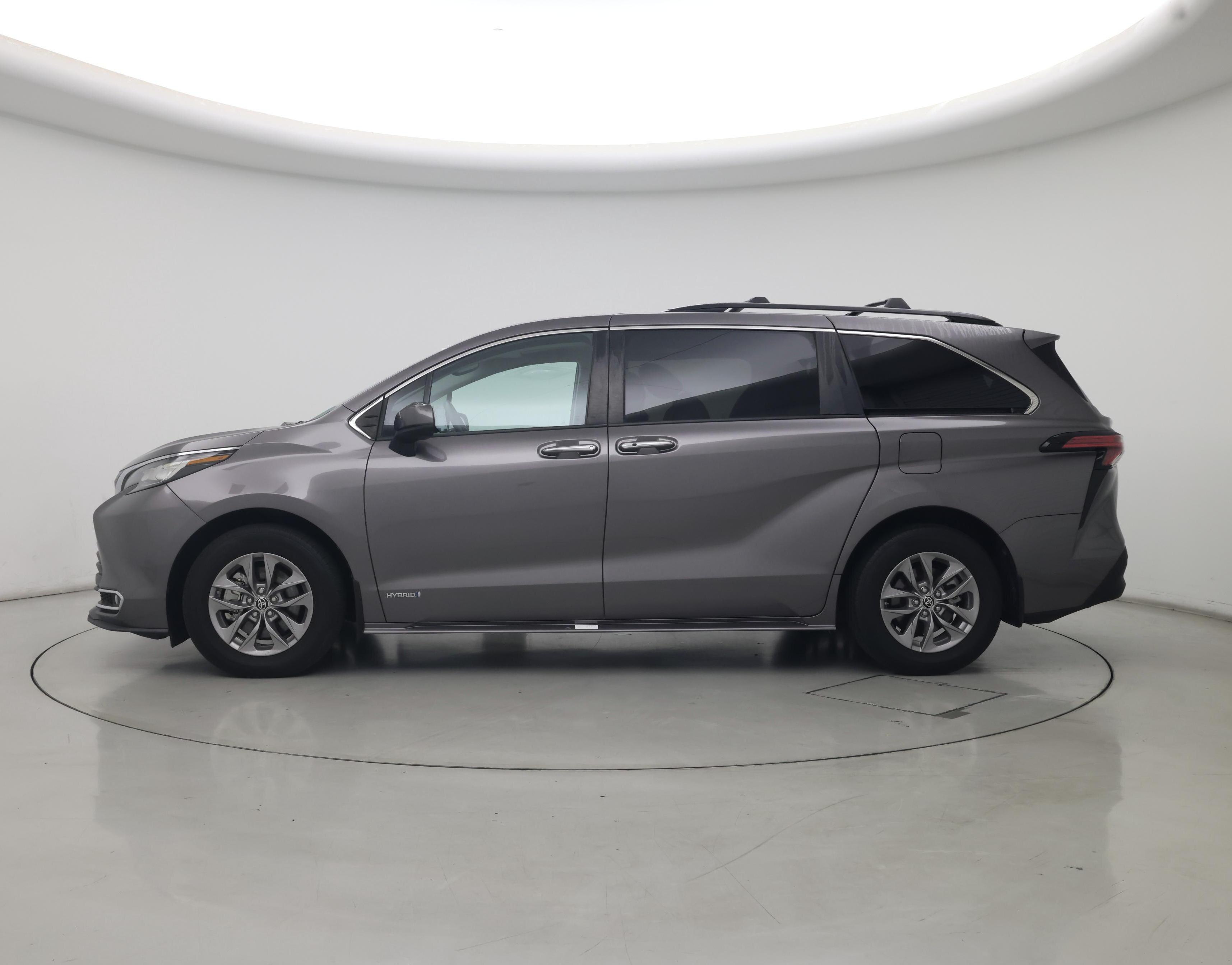 Thumbnail: 2021 Toyota Sienna - 3