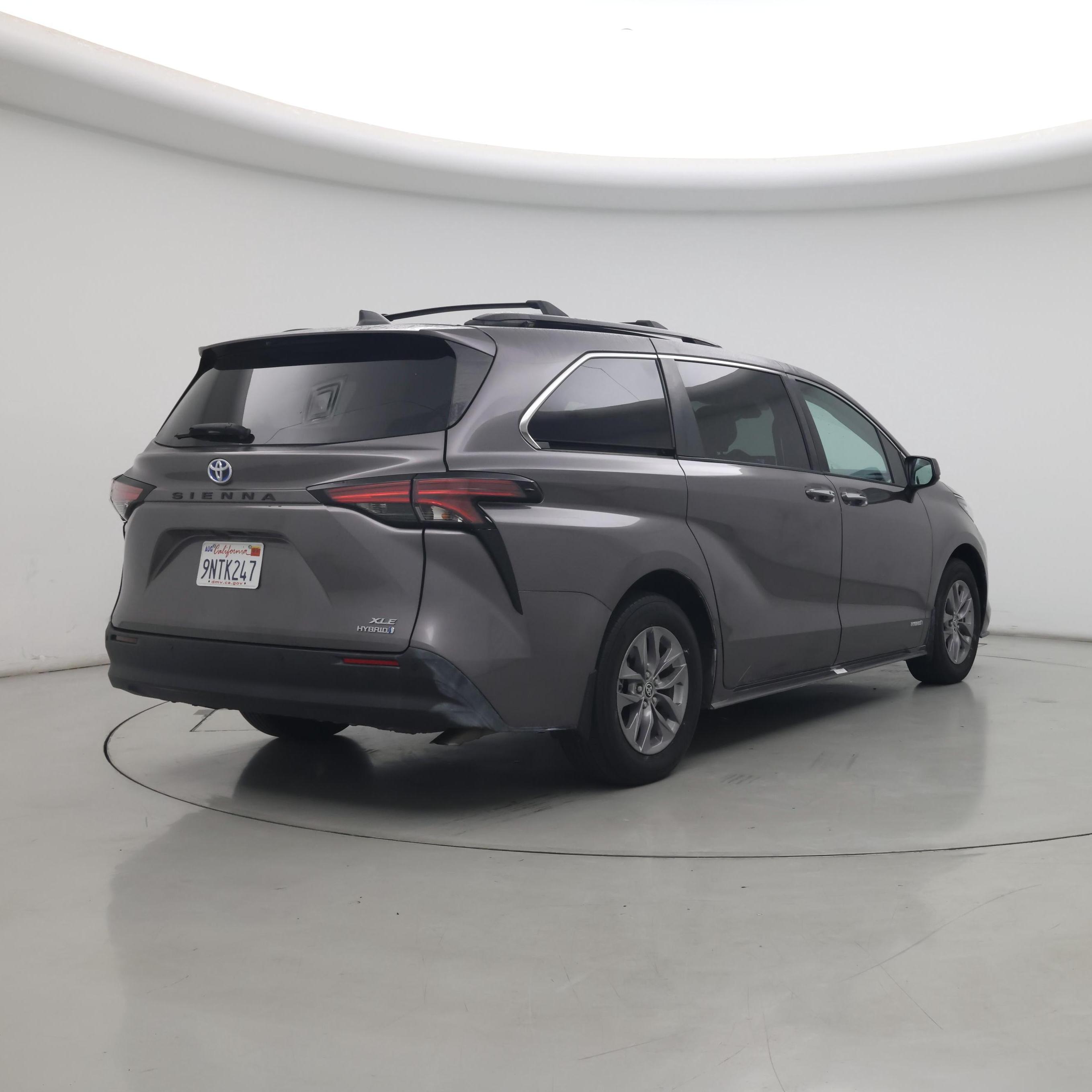 Thumbnail: 2021 Toyota Sienna - 8