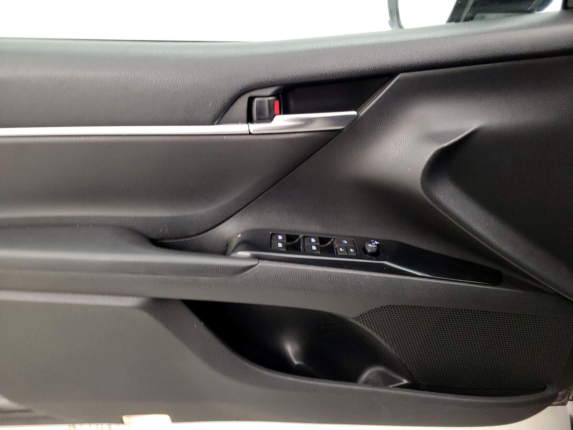 Thumbnail: 2019 Toyota Camry - 12