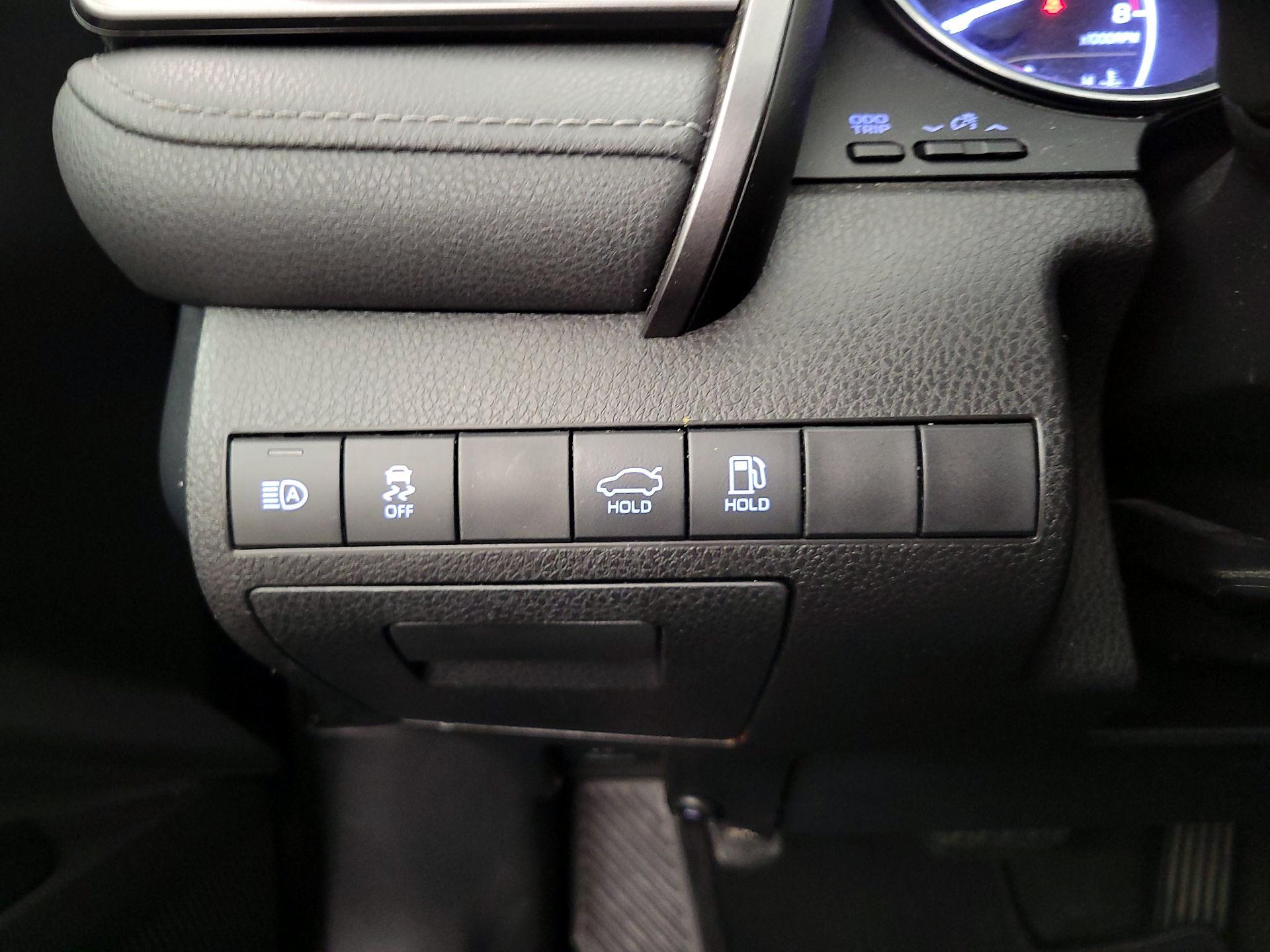 Thumbnail: 2019 Toyota Camry - 13