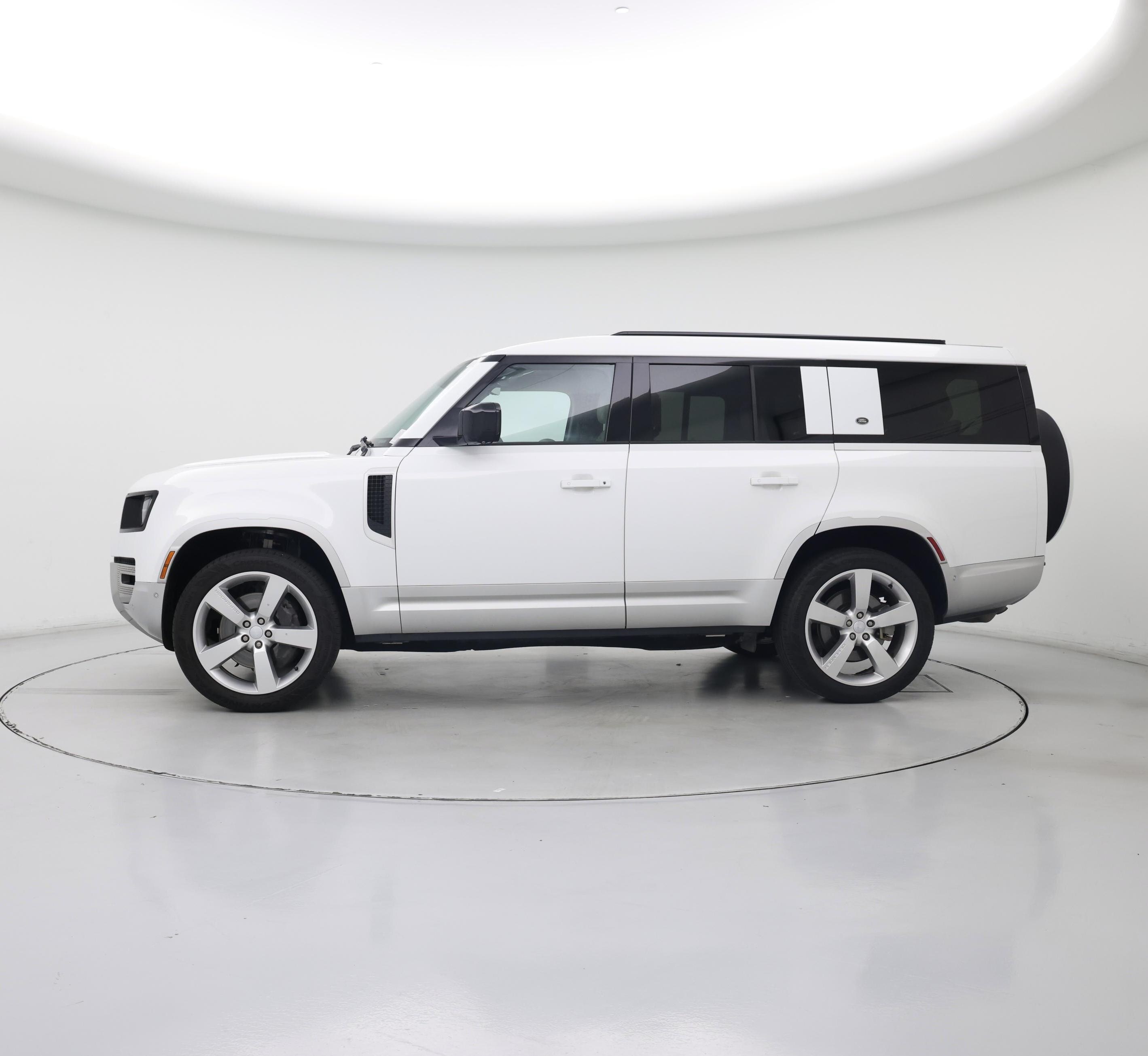 Thumbnail: 2023 Land Rover Defender - 3