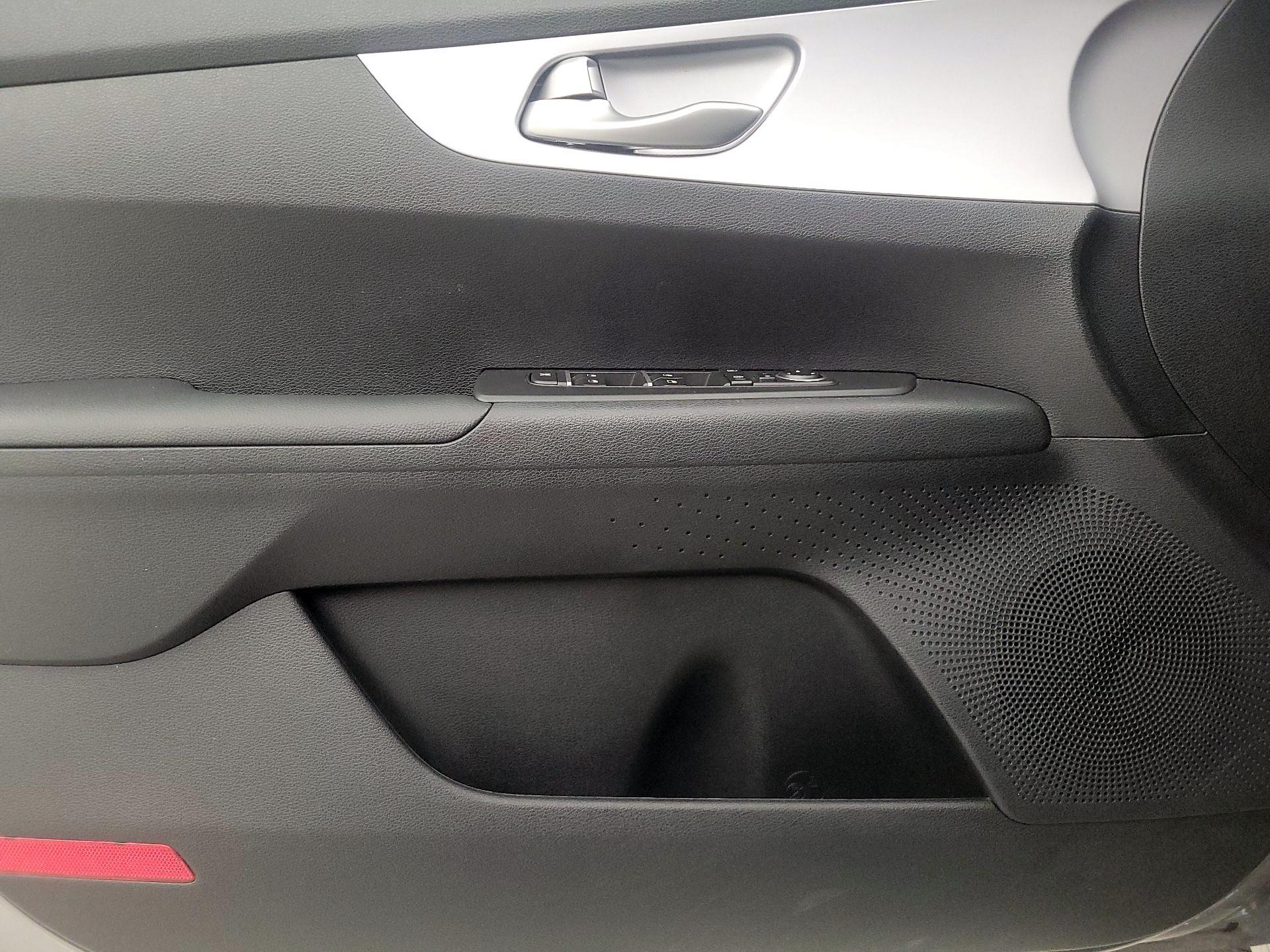 Thumbnail: 2024 Kia Forte - 12