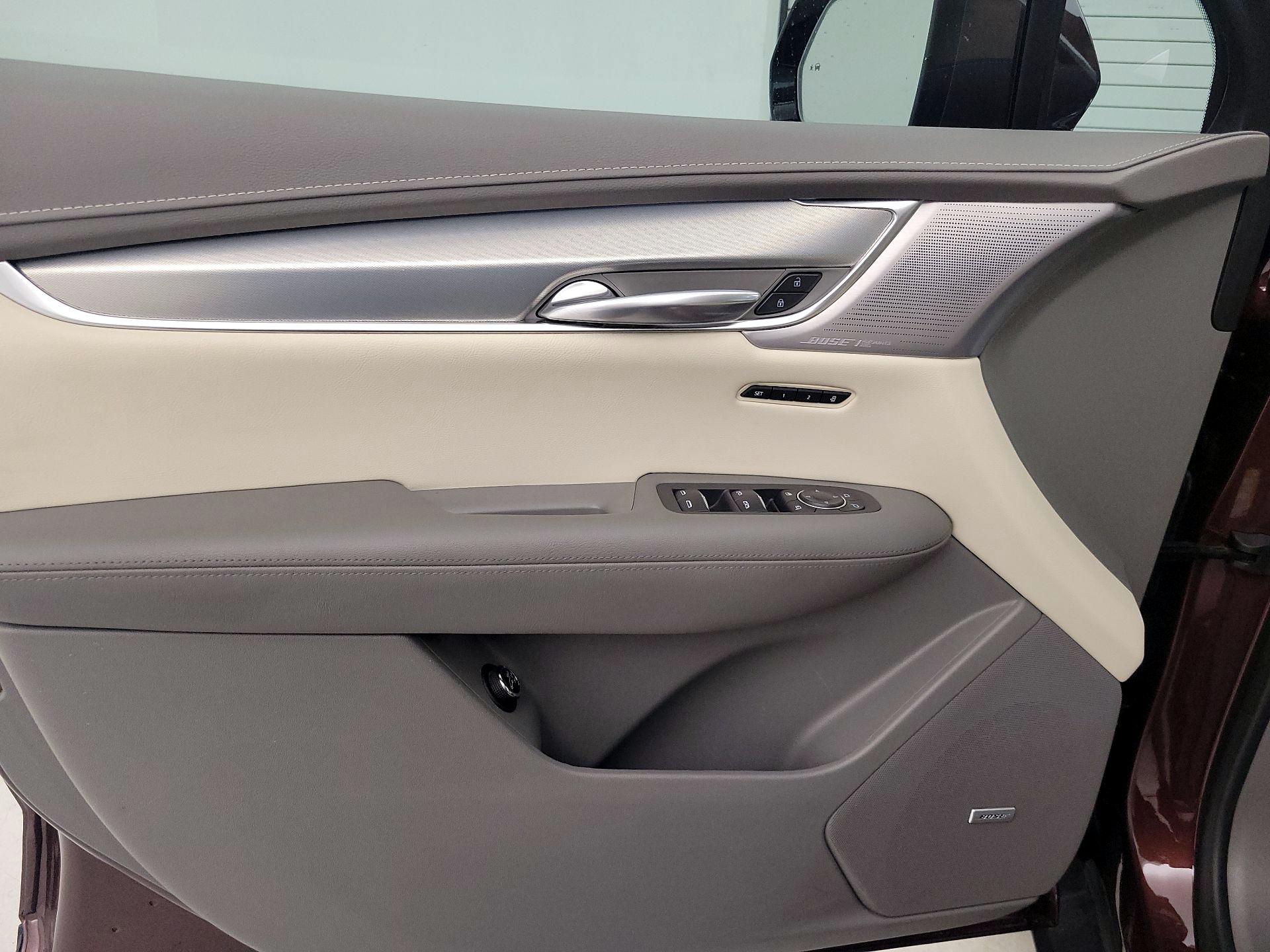 Thumbnail: 2022 Cadillac XT5 - 12