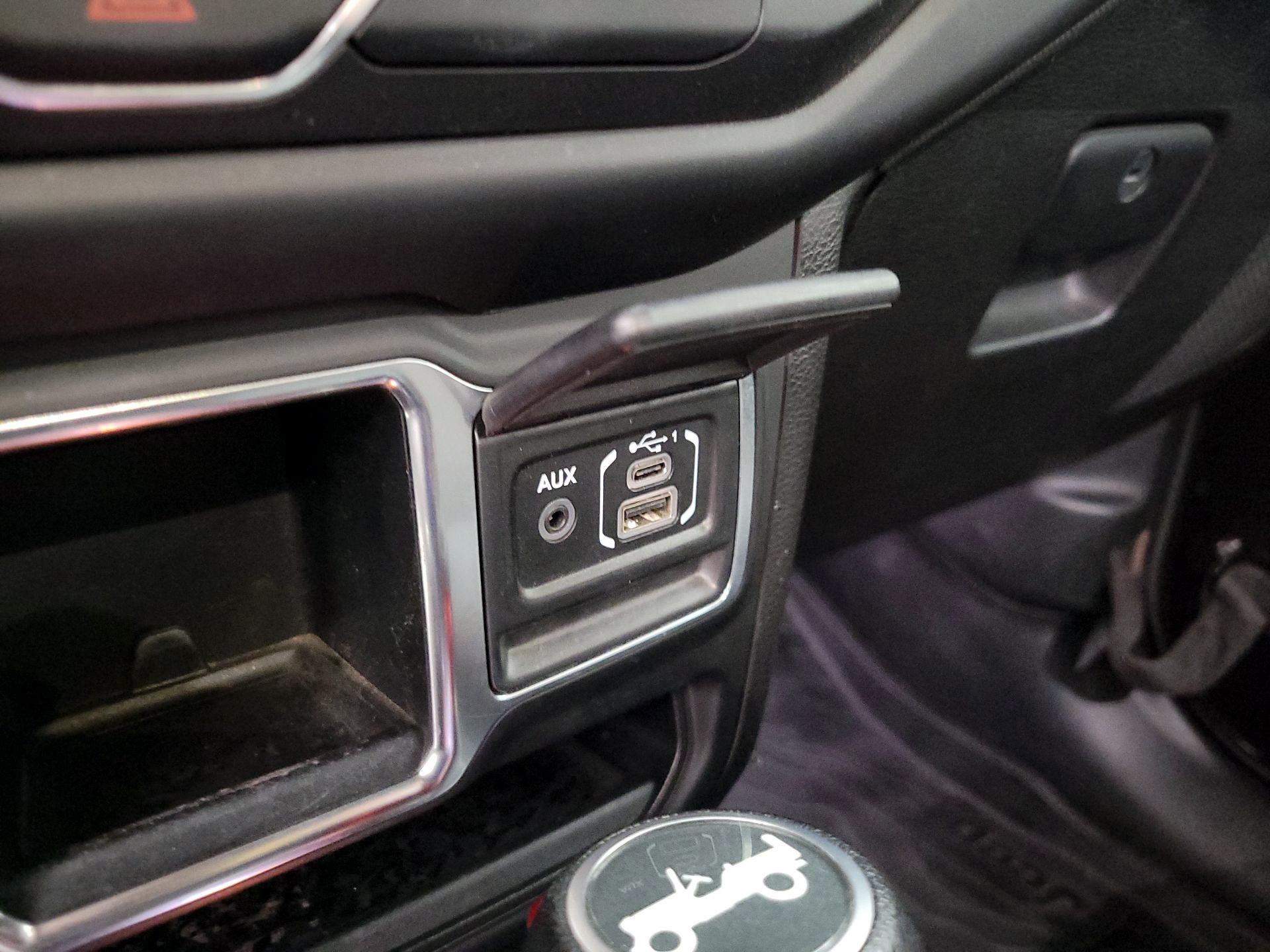 Thumbnail: 2019 Jeep Wrangler - 18
