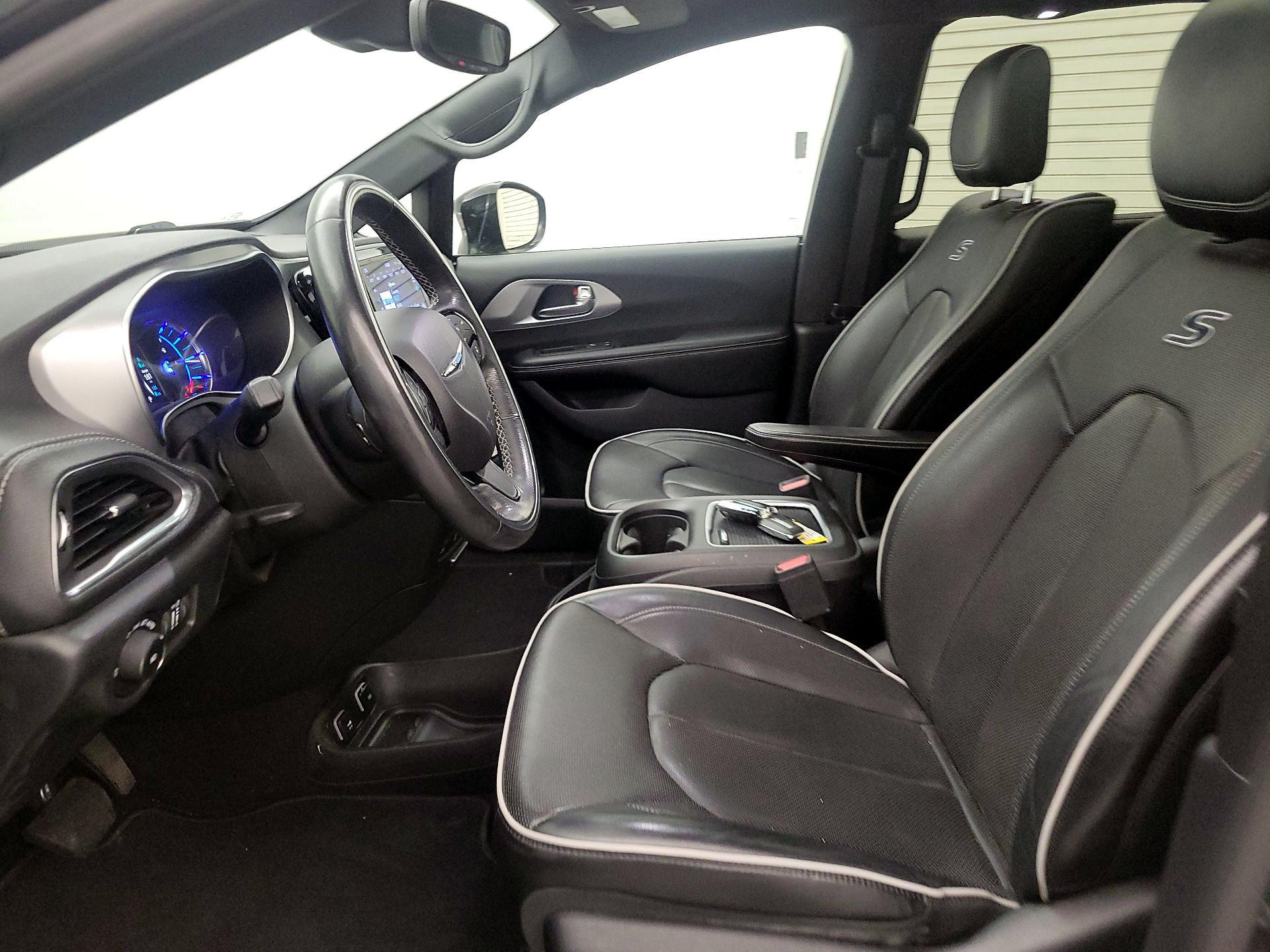 Thumbnail: 2019 Chrysler Pacifica - 11