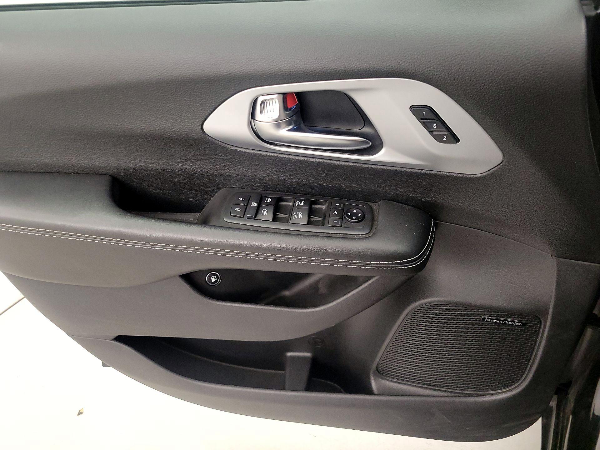 Thumbnail: 2019 Chrysler Pacifica - 12
