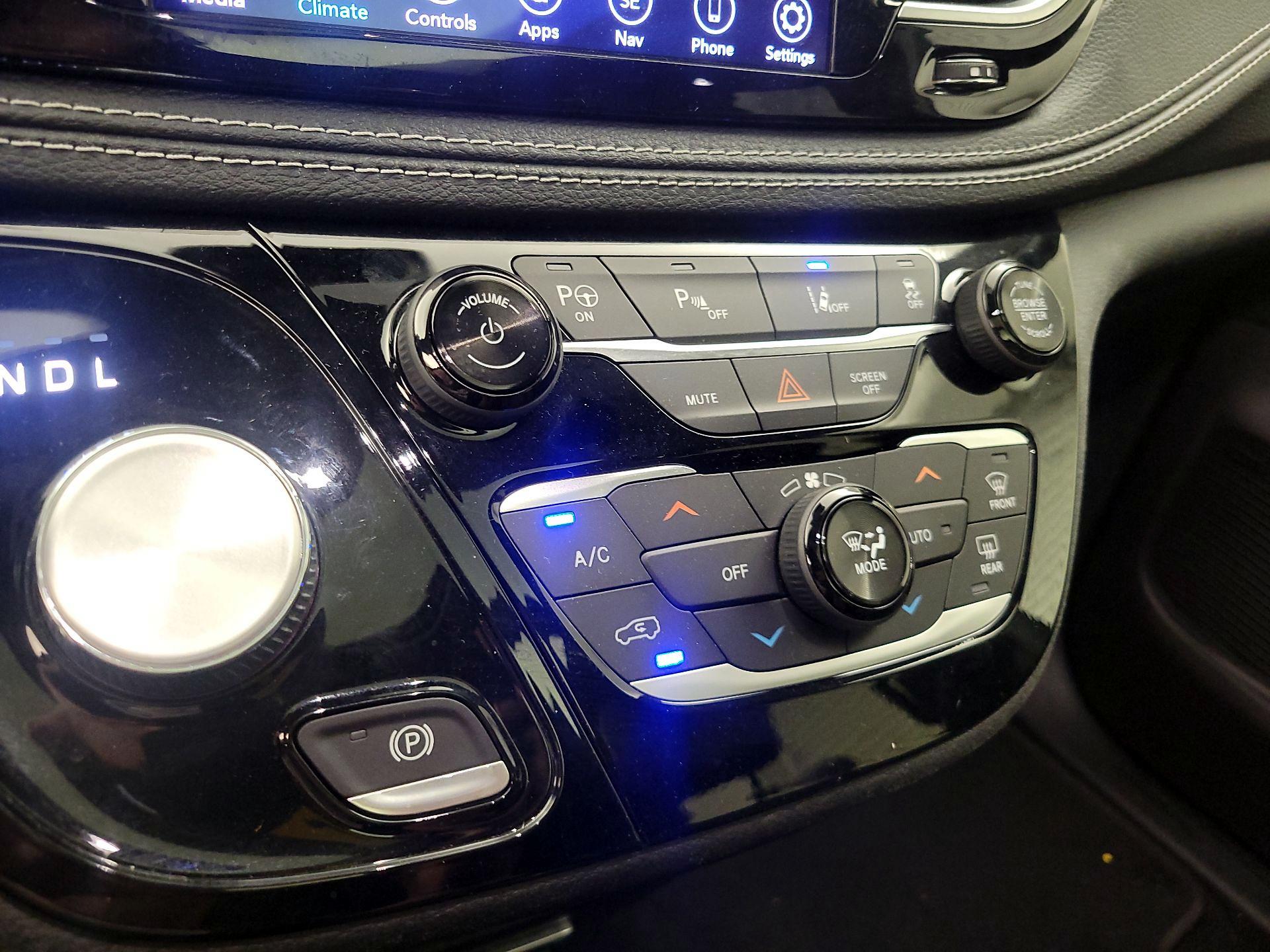 Thumbnail: 2019 Chrysler Pacifica - 16