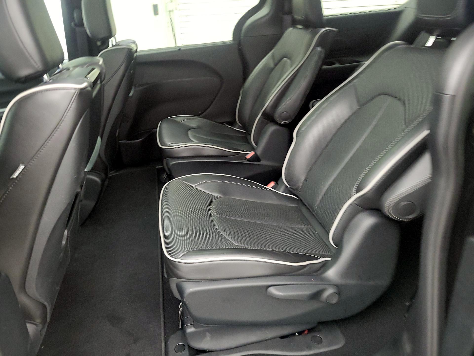 Thumbnail: 2019 Chrysler Pacifica - 20