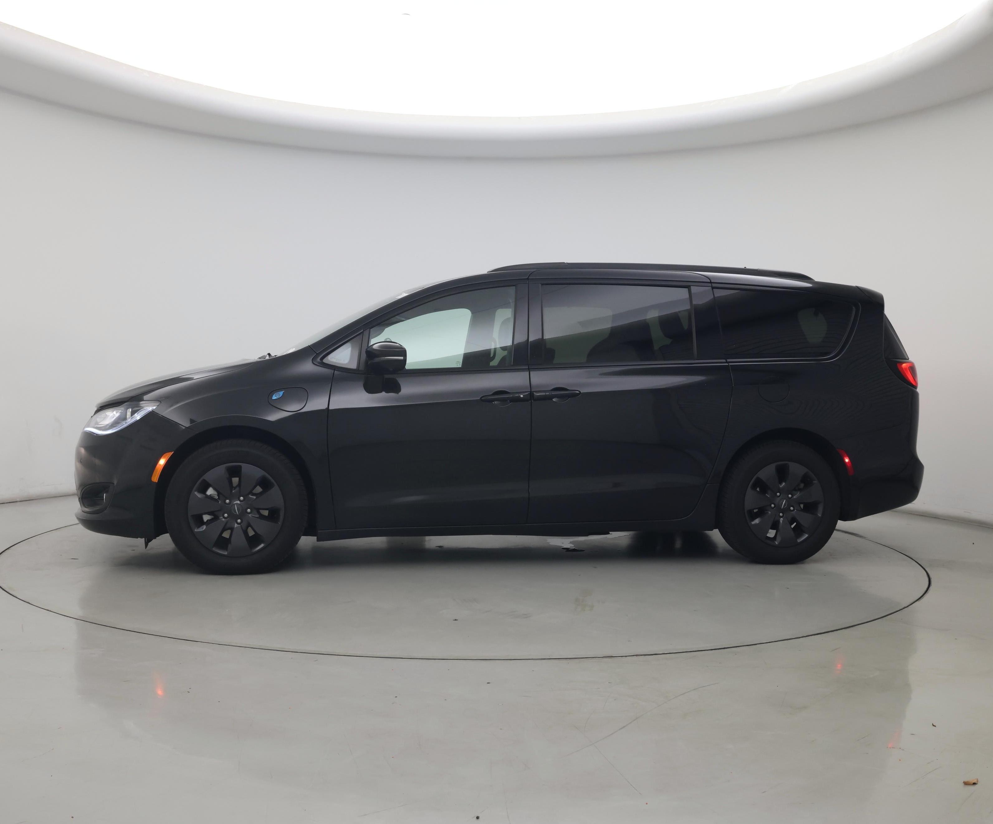 Thumbnail: 2019 Chrysler Pacifica - 3