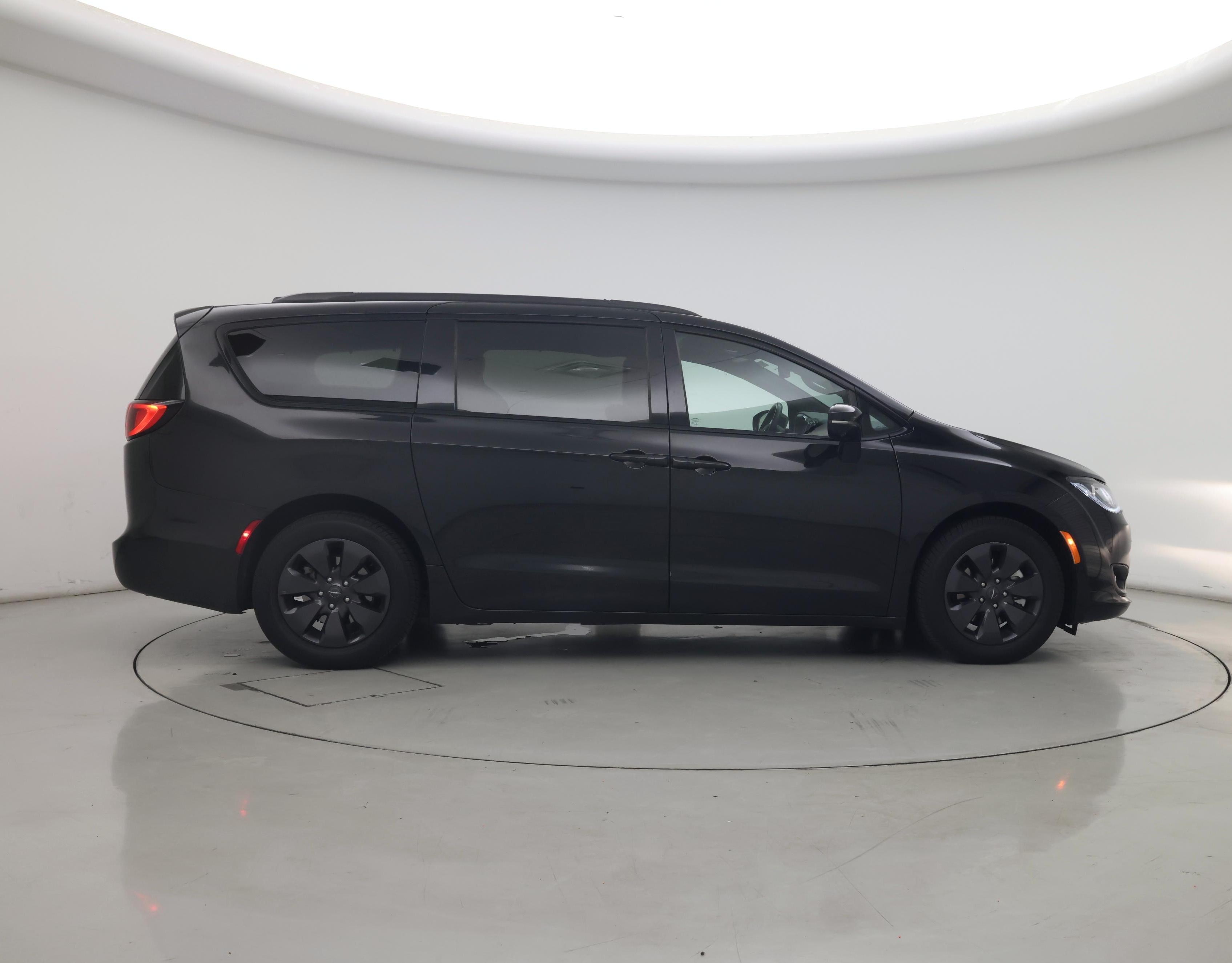 Thumbnail: 2019 Chrysler Pacifica - 7