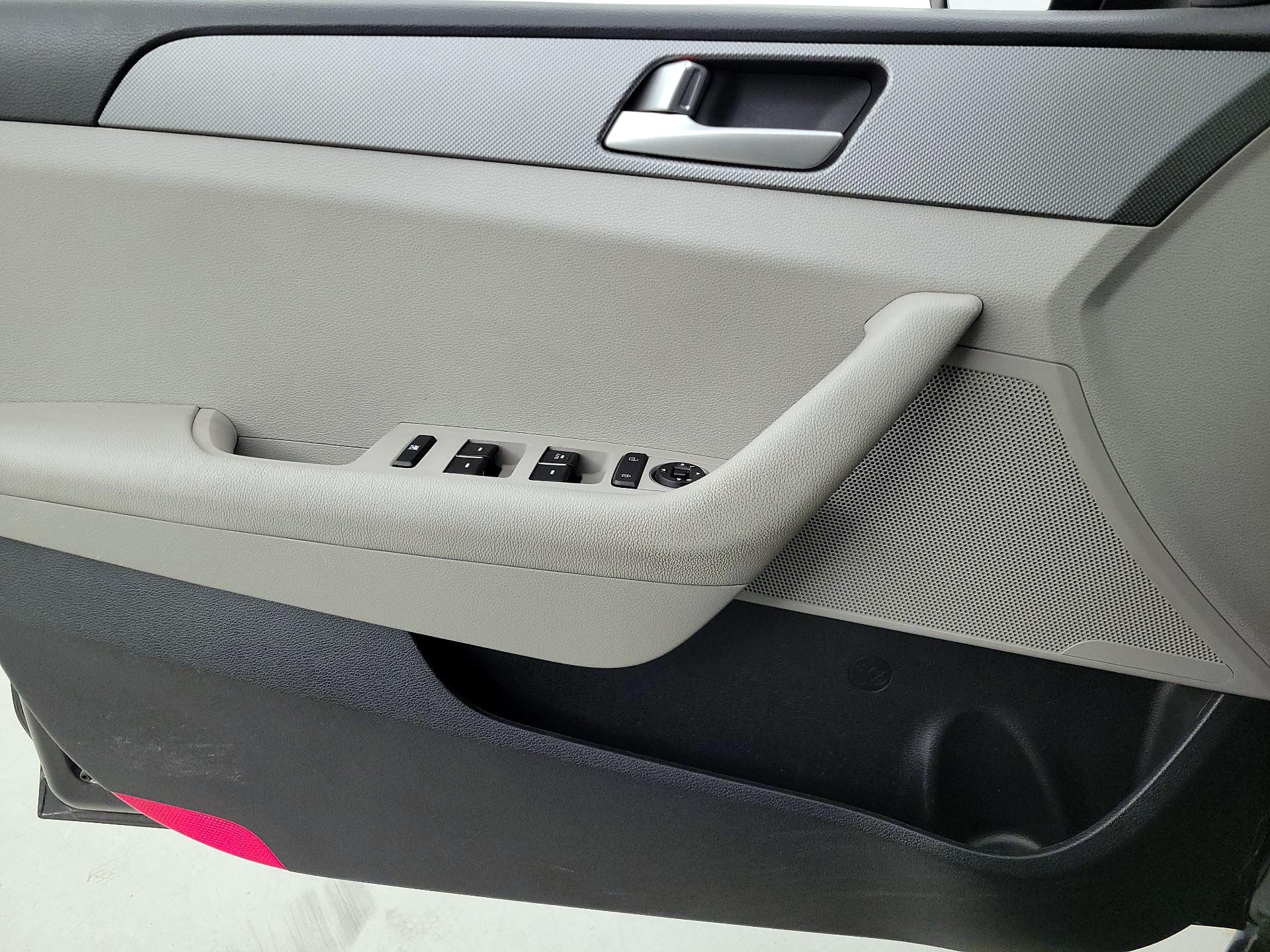Thumbnail: 2016 Hyundai Sonata - 12