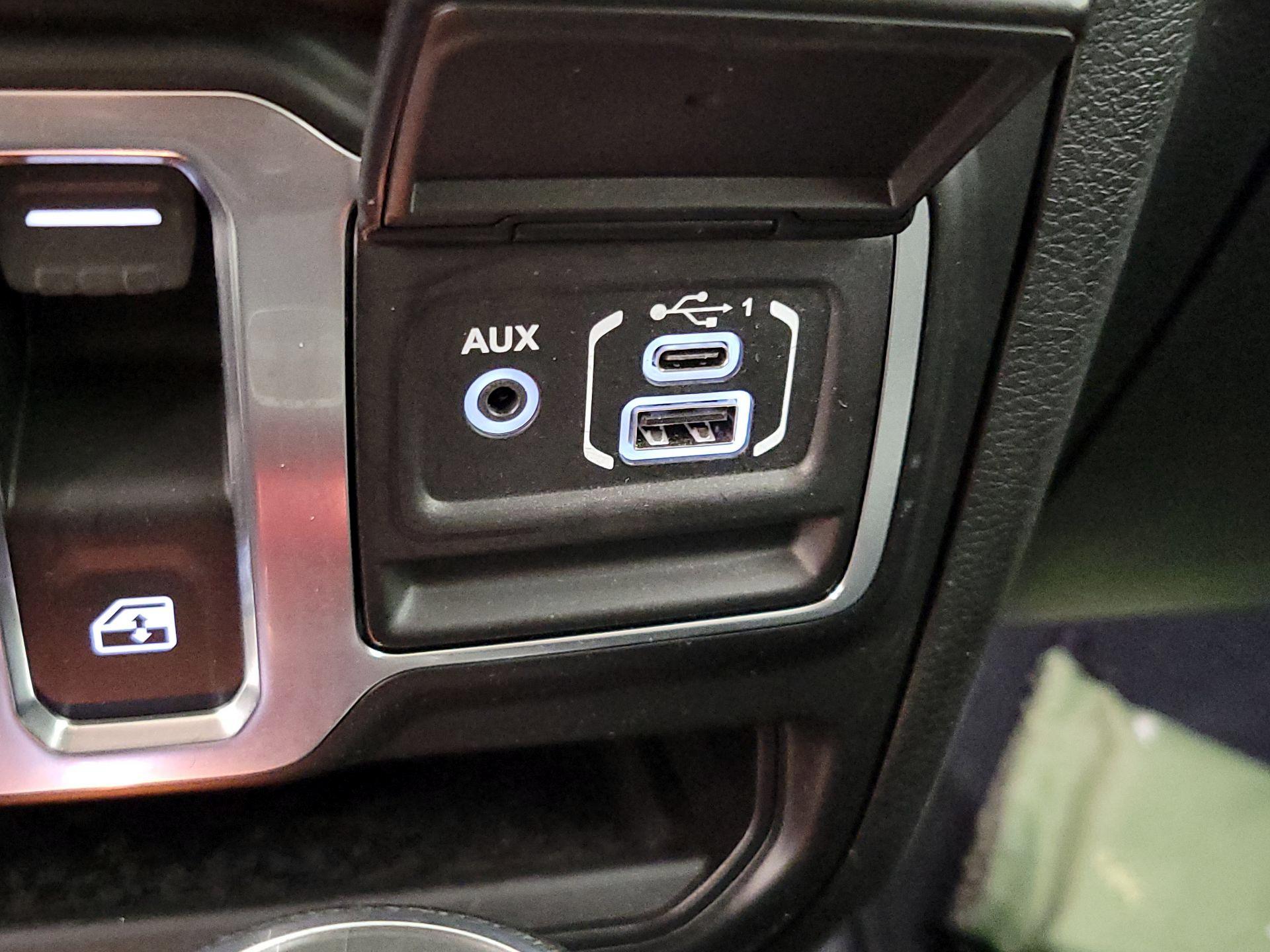 Thumbnail: 2021 Jeep Wrangler - 18