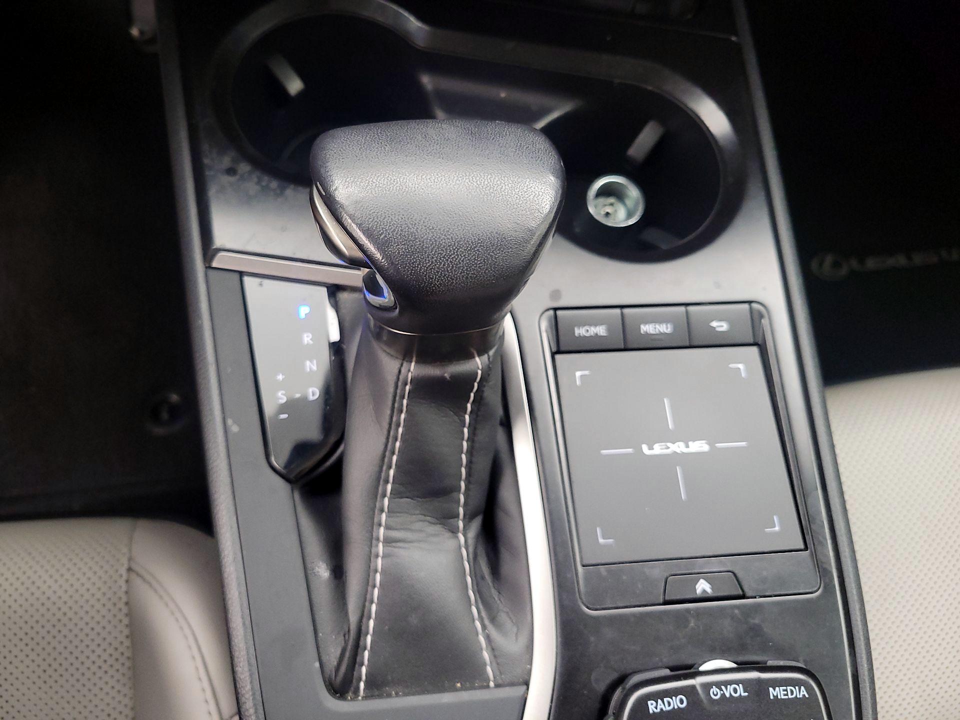 Thumbnail: 2019 Lexus UX - 16
