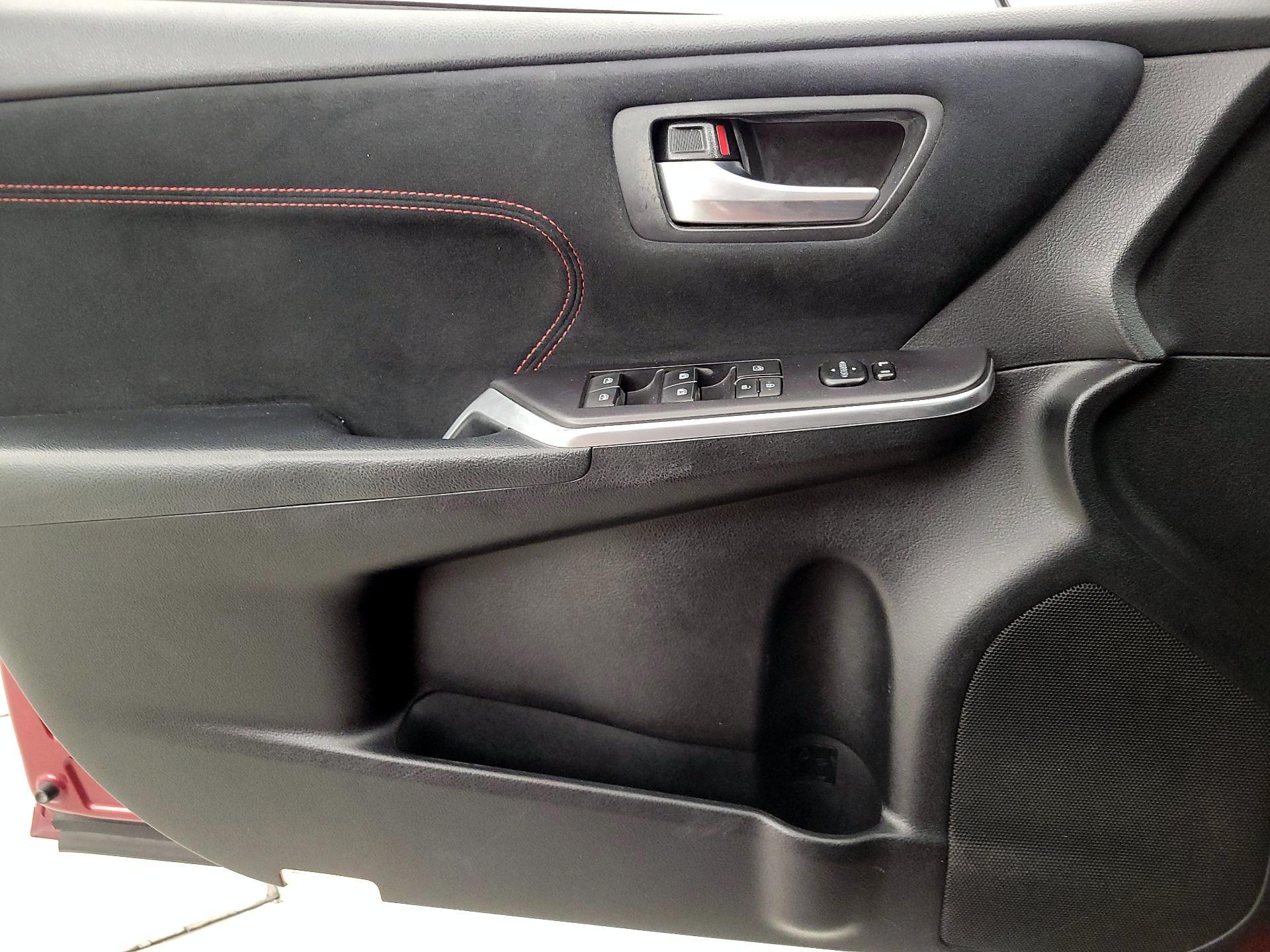 Thumbnail: 2015 Toyota Camry - 12