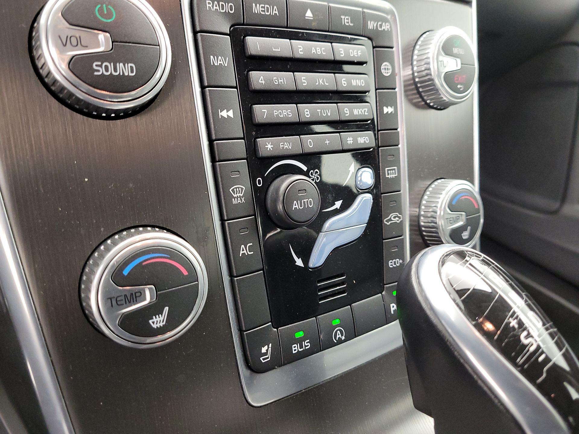 Thumbnail: 2015 Volvo S60 - 16