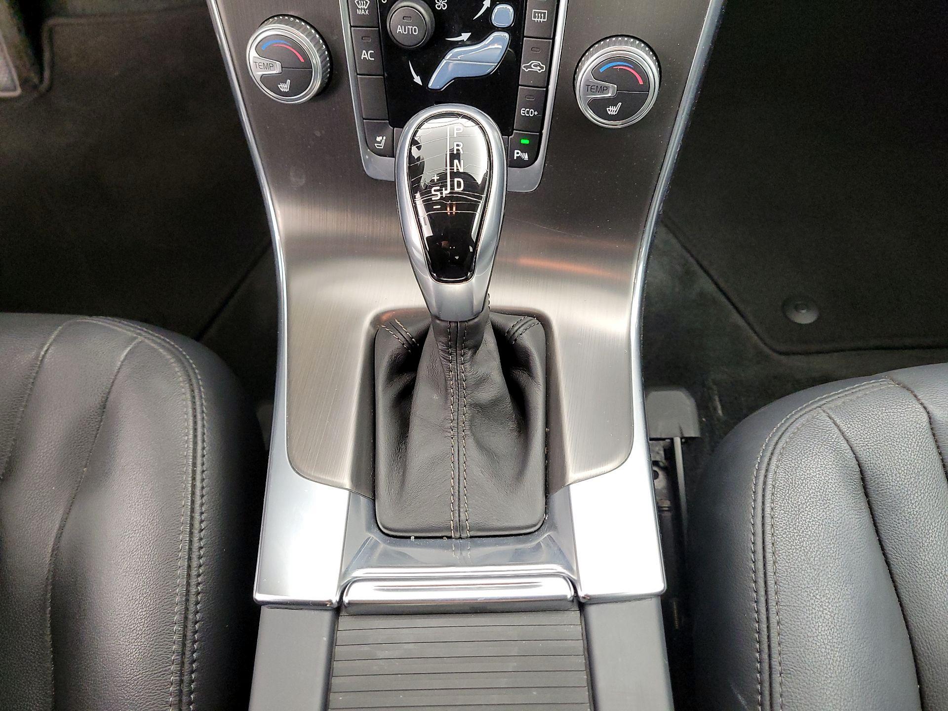 Thumbnail: 2015 Volvo S60 - 17