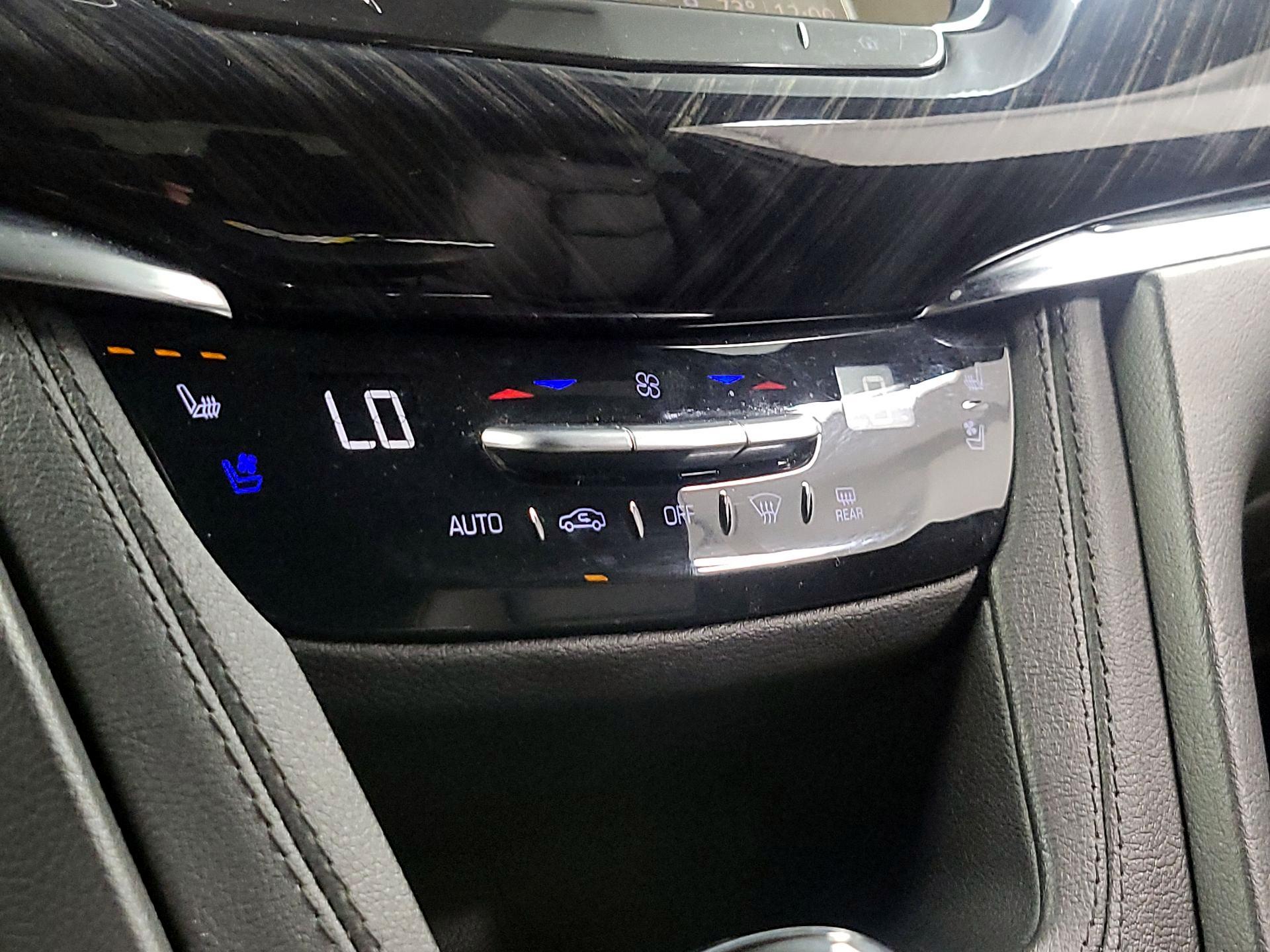 Thumbnail: 2025 Cadillac XT6 - 17