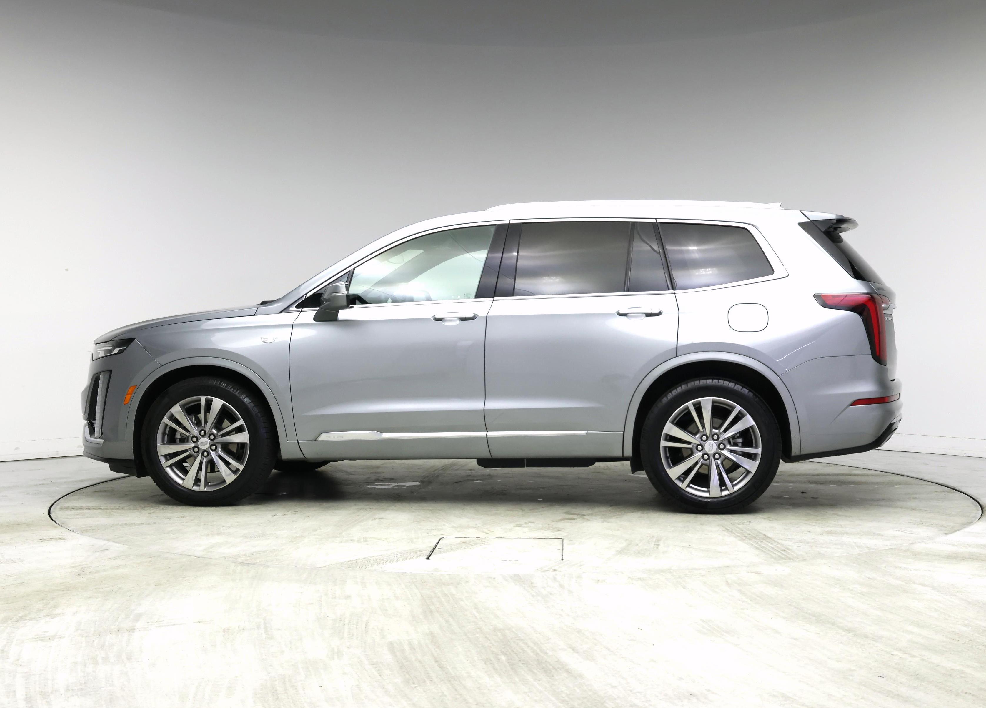 Thumbnail: 2025 Cadillac XT6 - 3