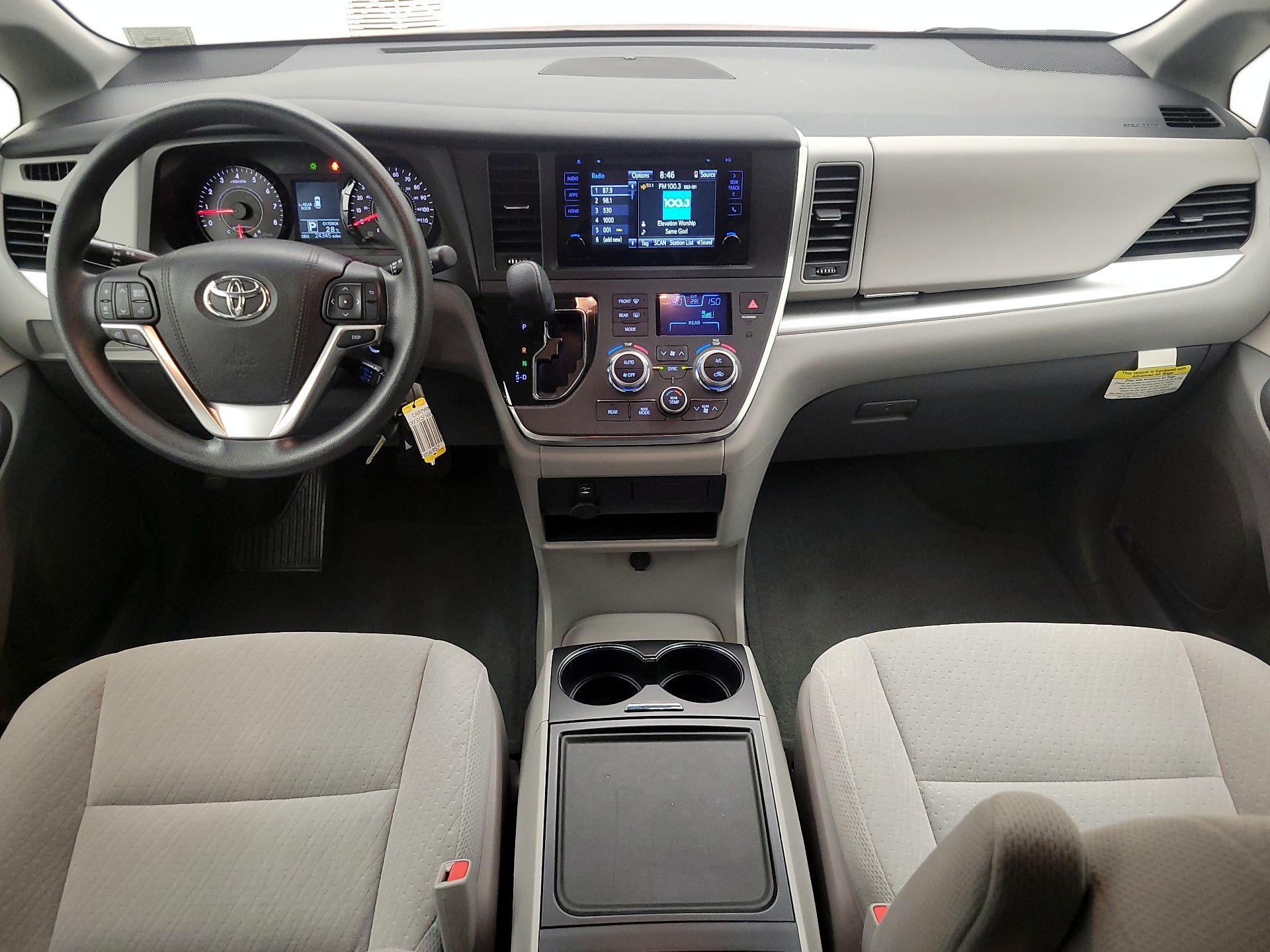 Thumbnail: 2015 Toyota Sienna - 9