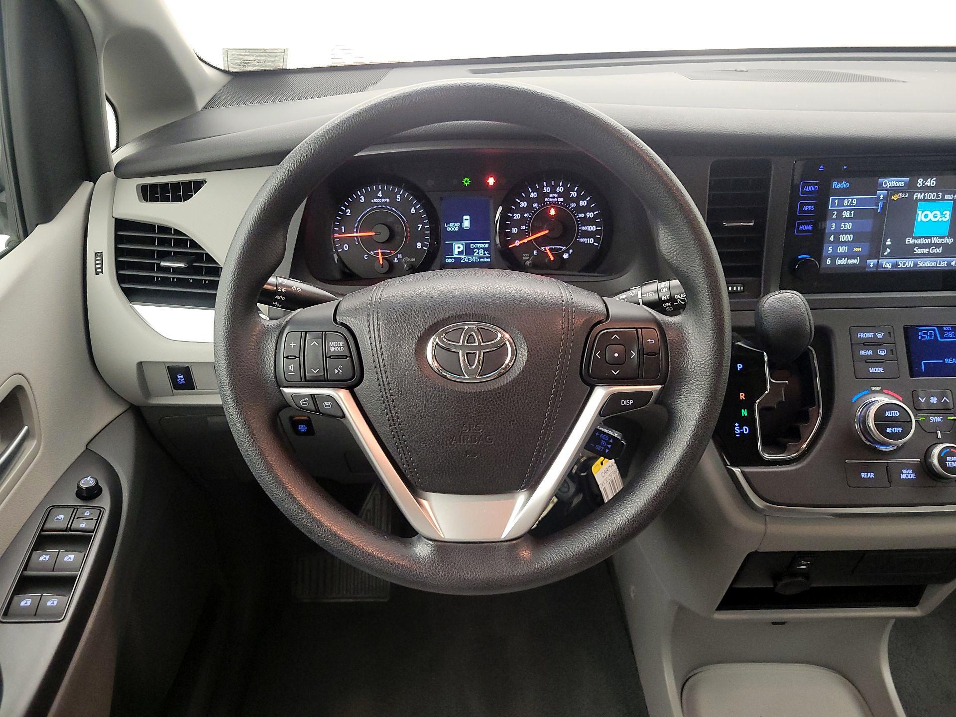 Thumbnail: 2015 Toyota Sienna - 10