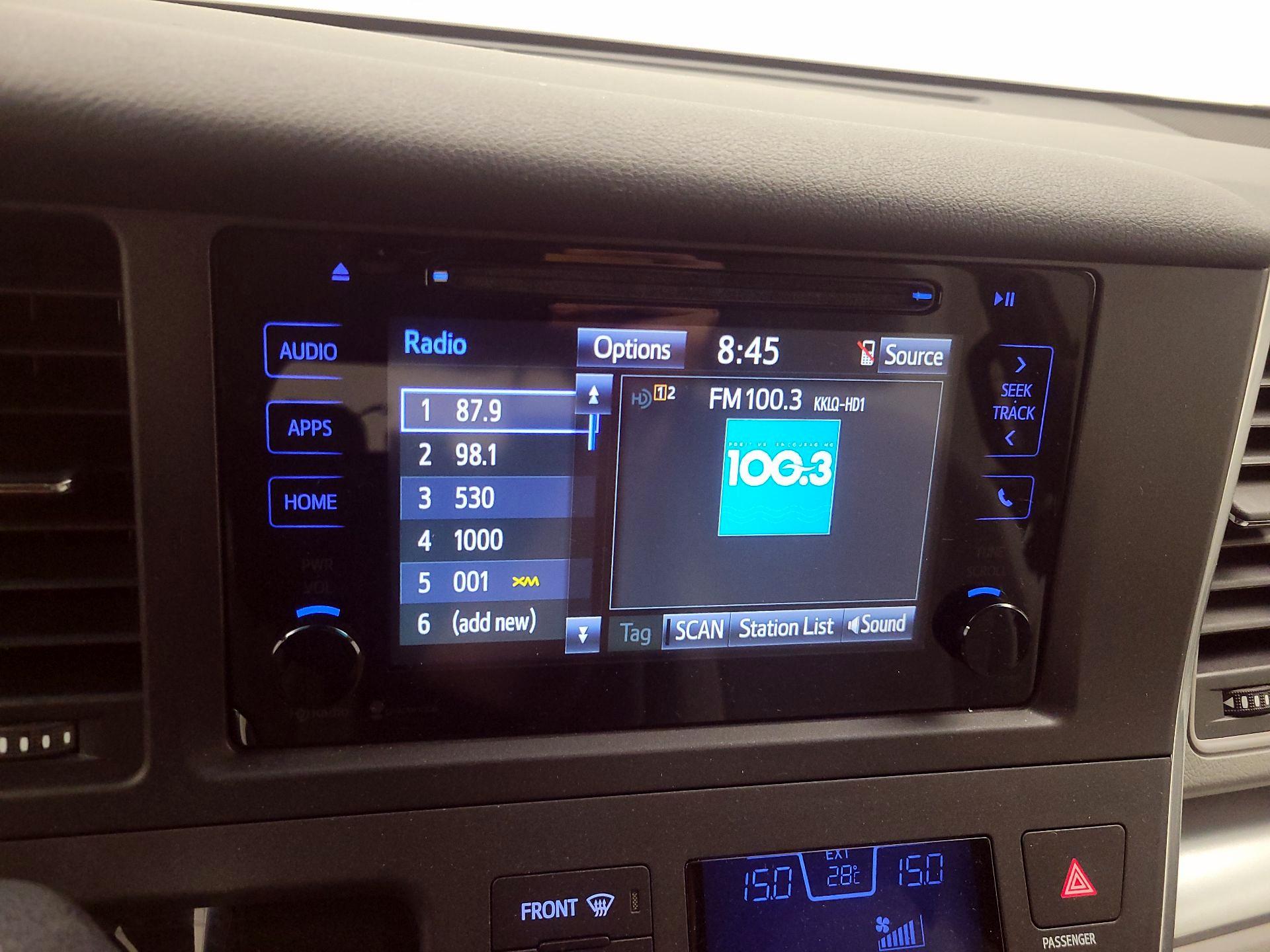 Thumbnail: 2015 Toyota Sienna - 15
