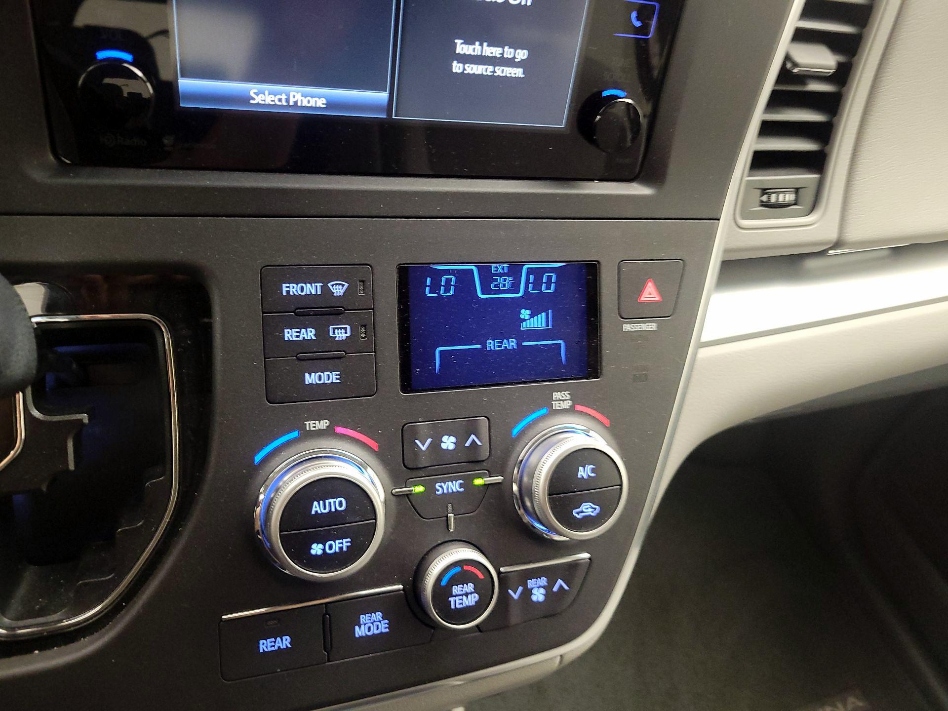 Thumbnail: 2015 Toyota Sienna - 16