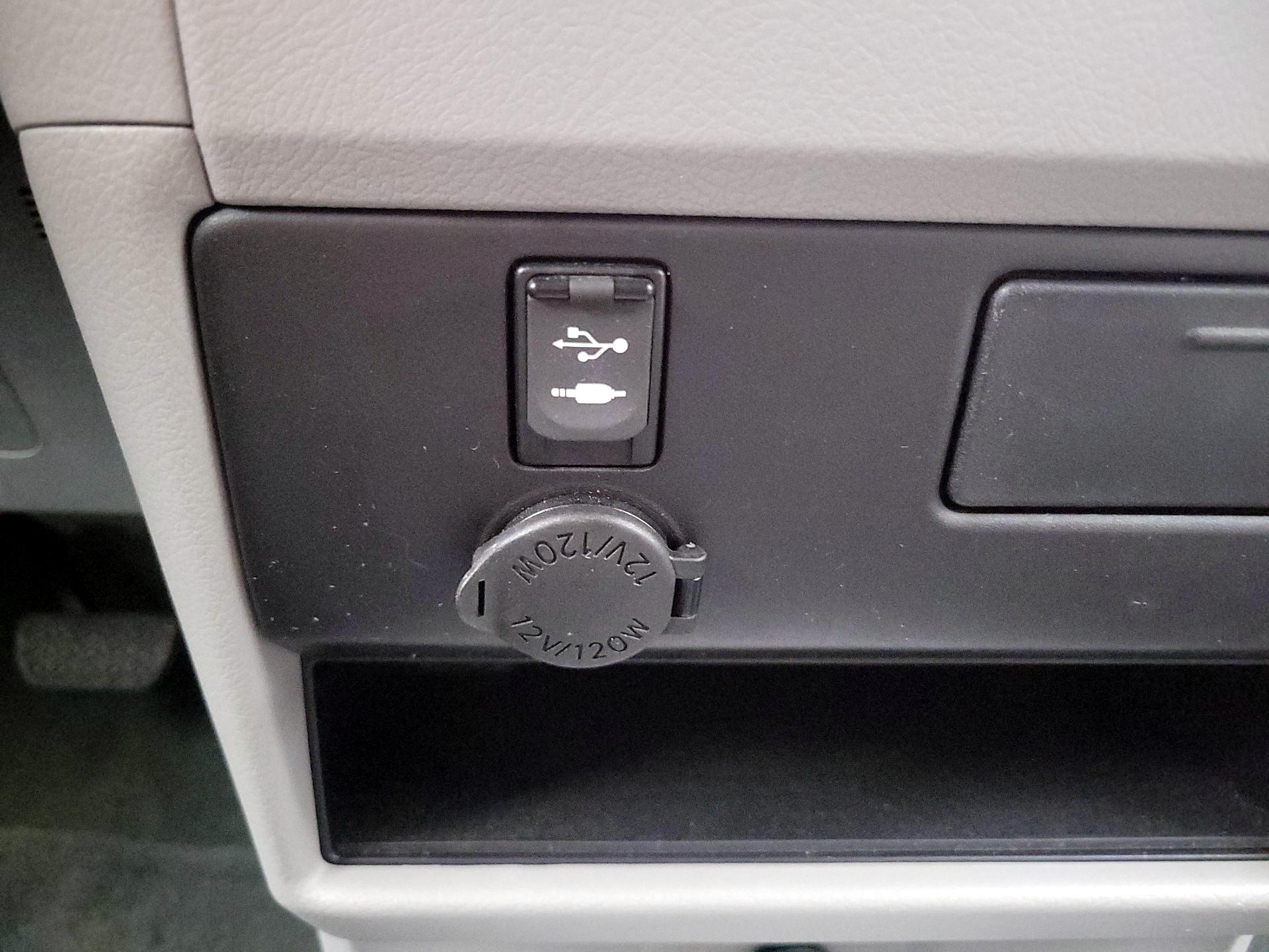 Thumbnail: 2015 Toyota Sienna - 18