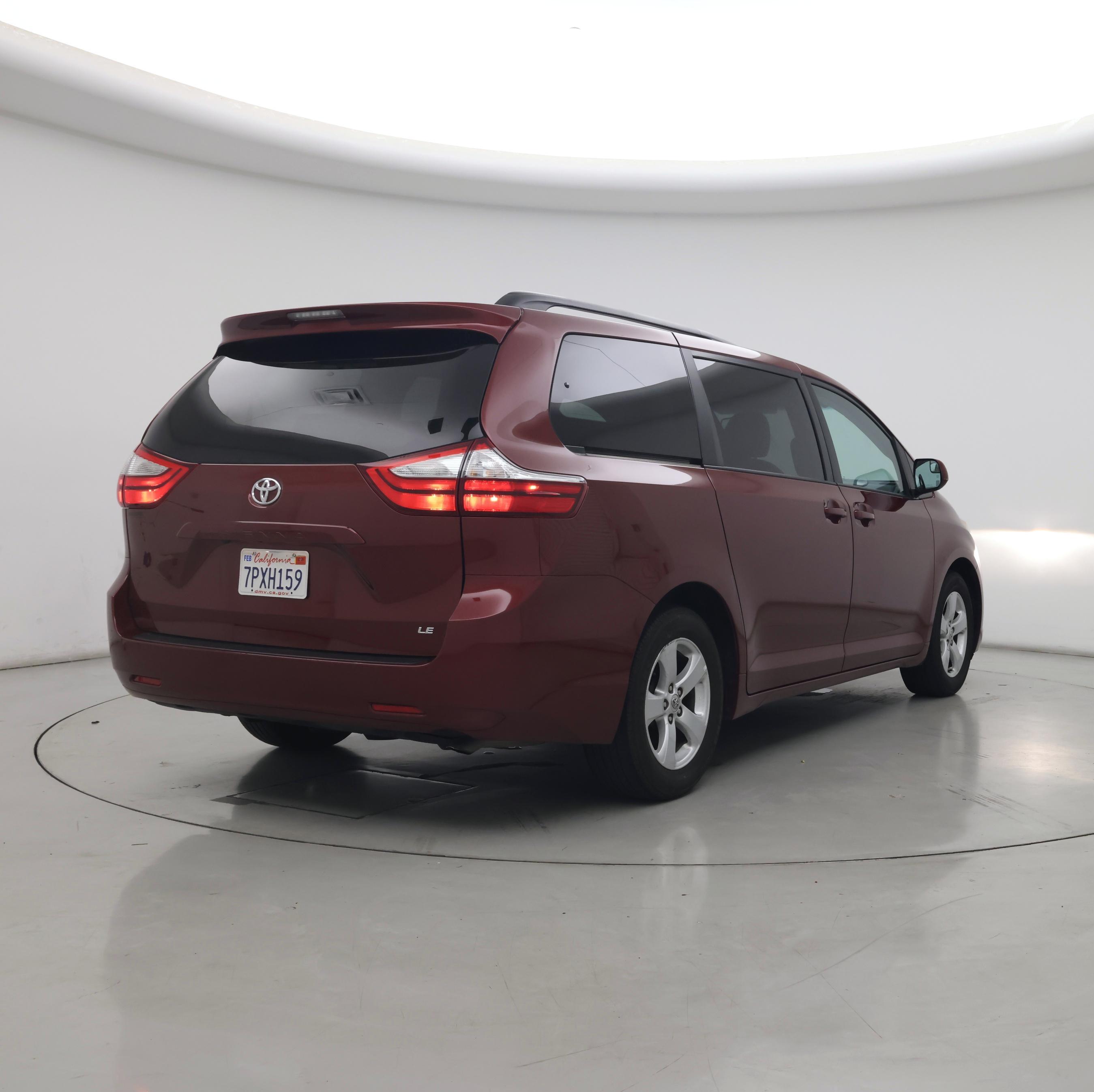 Thumbnail: 2015 Toyota Sienna - 8