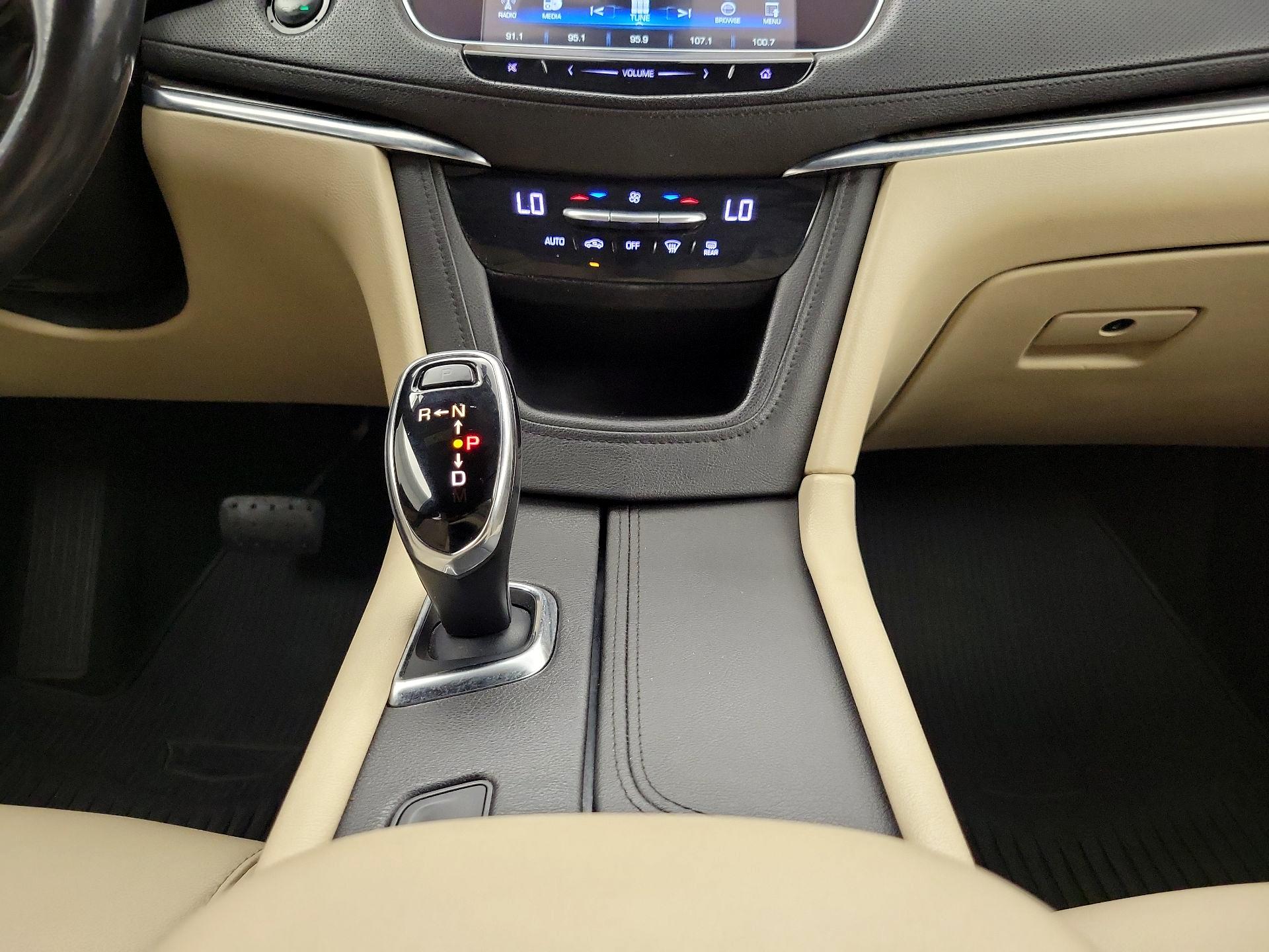 Thumbnail: 2018 Cadillac XT5 - 17