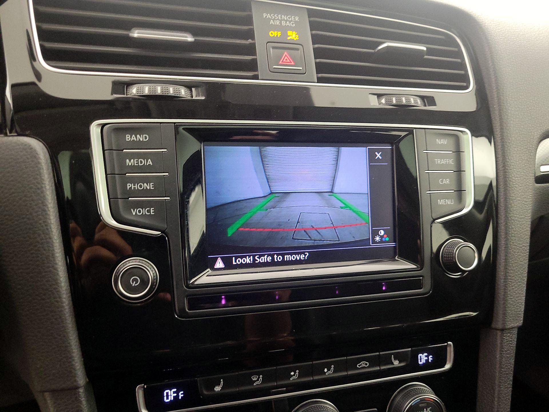 Thumbnail: 2015 Volkswagen Golf - 14