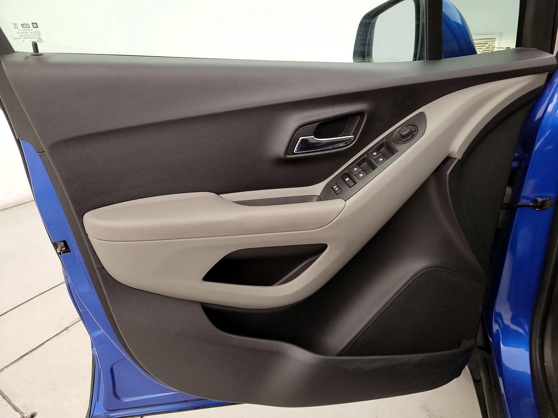 Thumbnail: 2015 Chevrolet Trax - 12