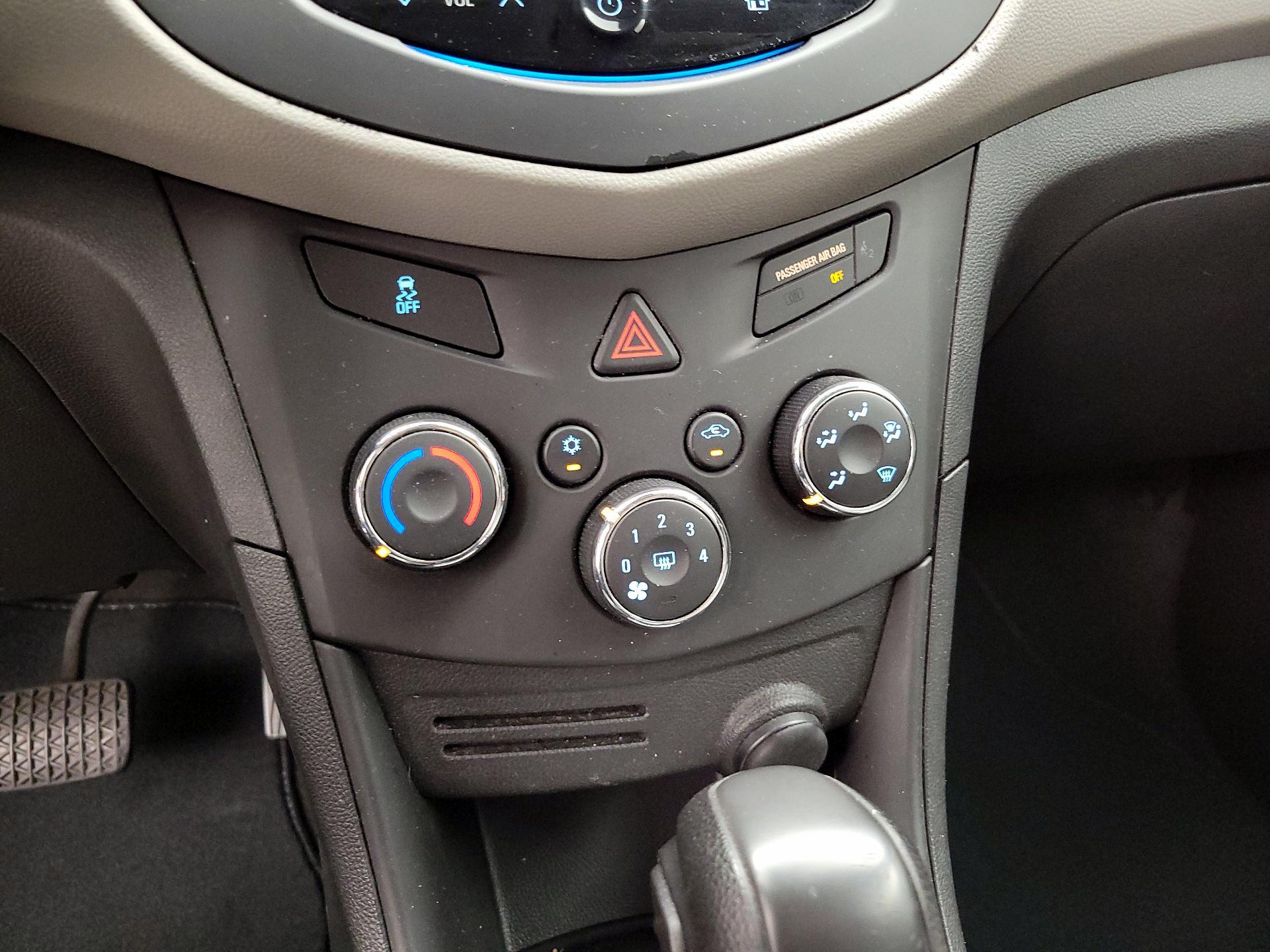 Thumbnail: 2015 Chevrolet Trax - 16