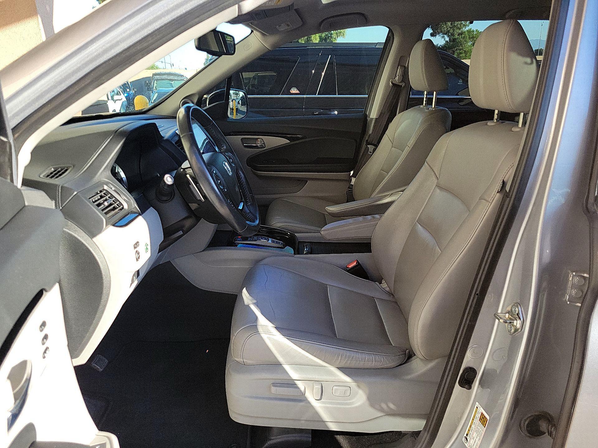 Thumbnail: 2017 Honda Pilot - 9