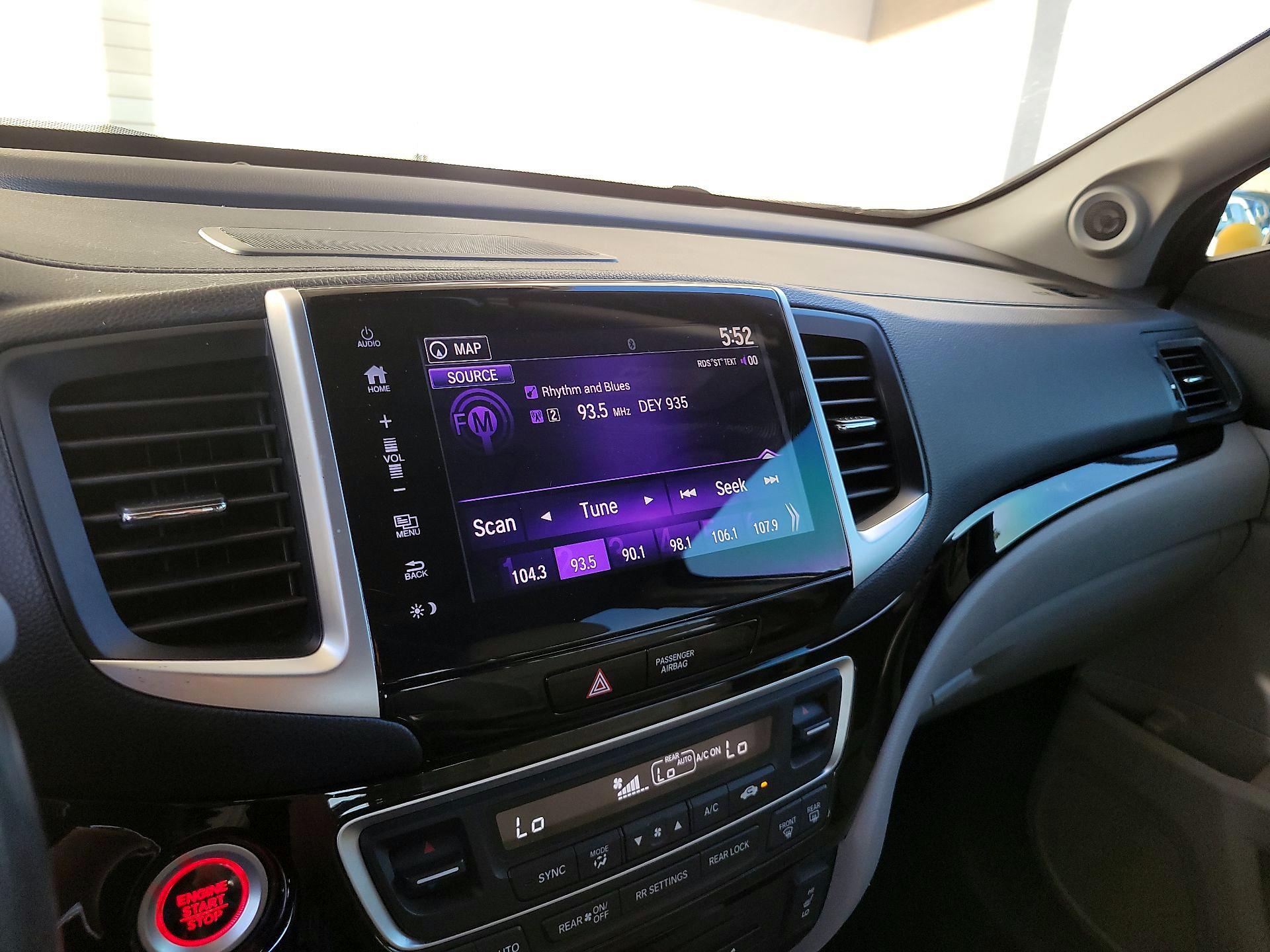 Thumbnail: 2017 Honda Pilot - 13