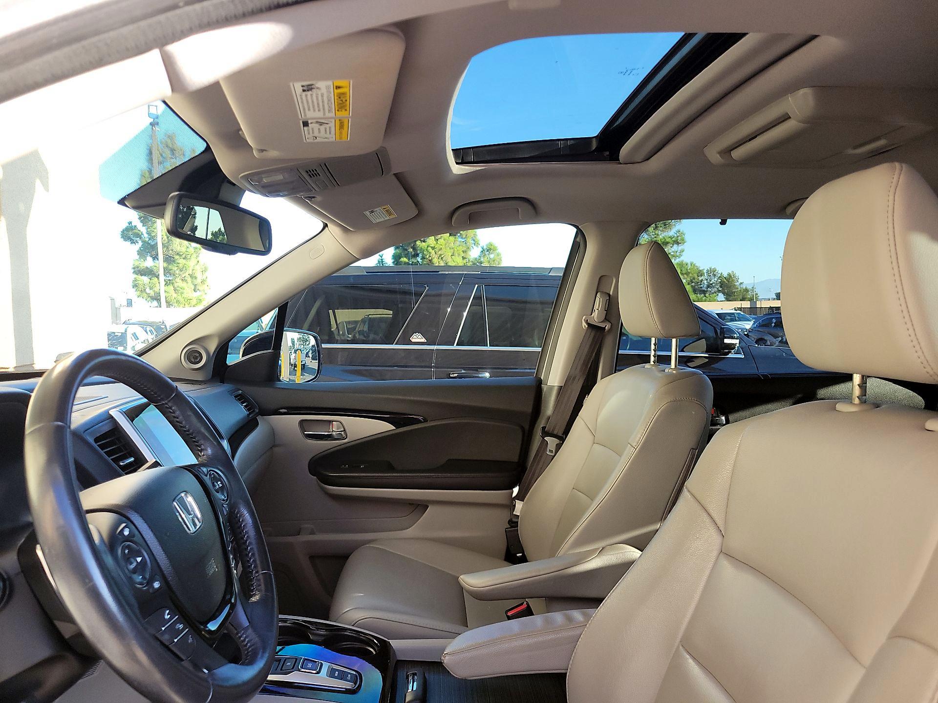 Thumbnail: 2017 Honda Pilot - 17