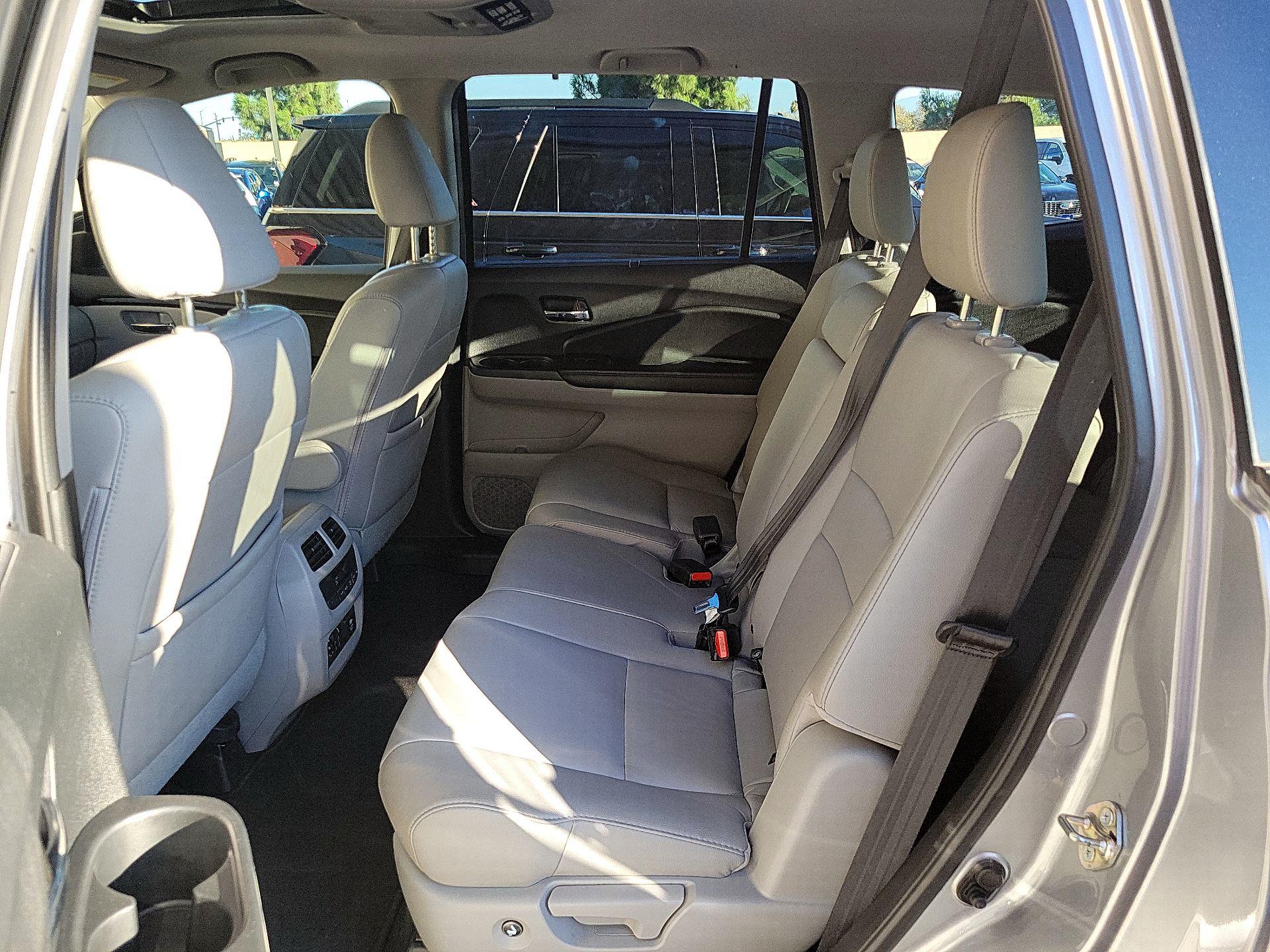 Thumbnail: 2017 Honda Pilot - 18