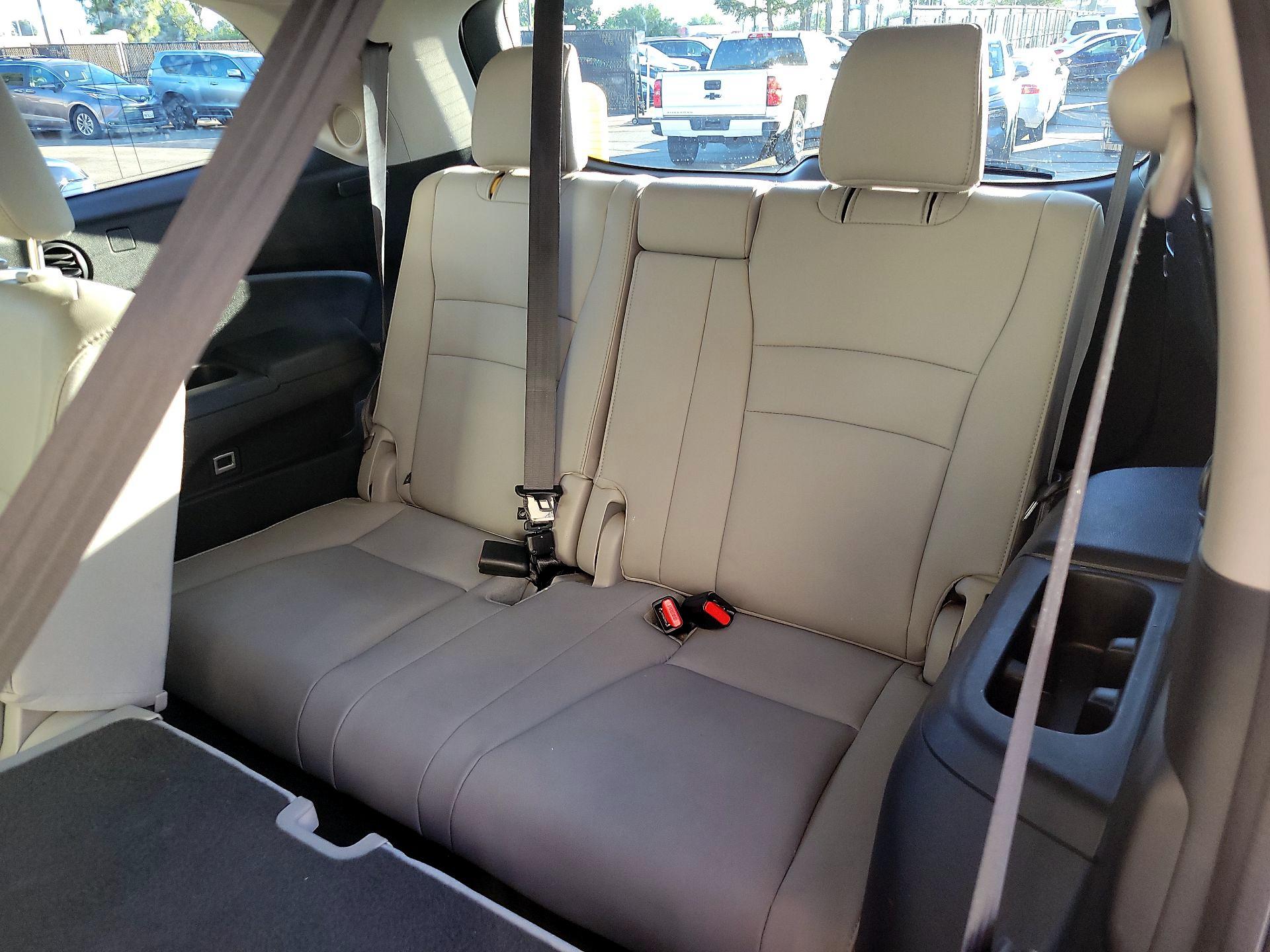 Thumbnail: 2017 Honda Pilot - 19