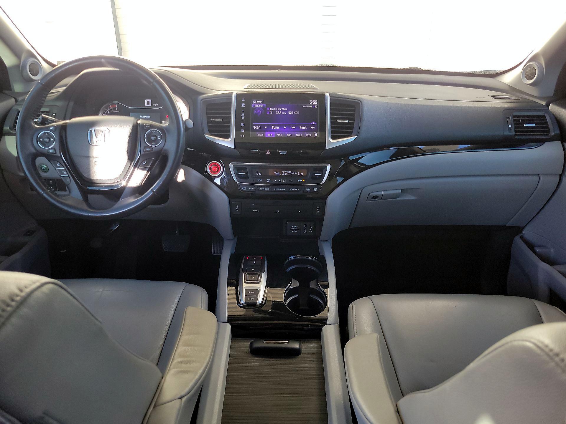 Thumbnail: 2017 Honda Pilot - 8