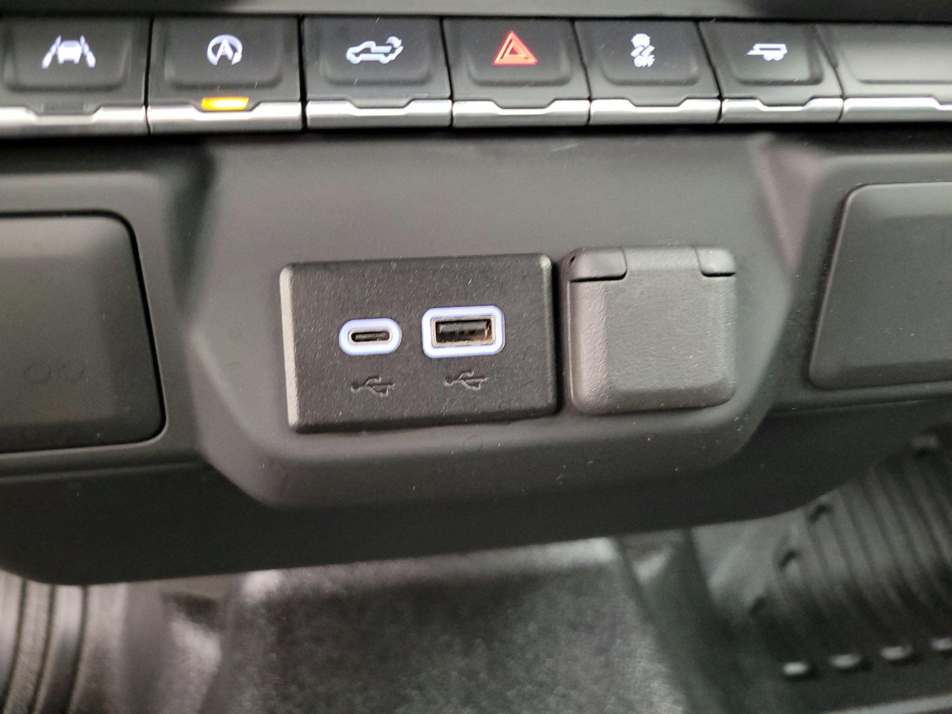 Thumbnail: 2024 Chevrolet Silverado 1500 - 18