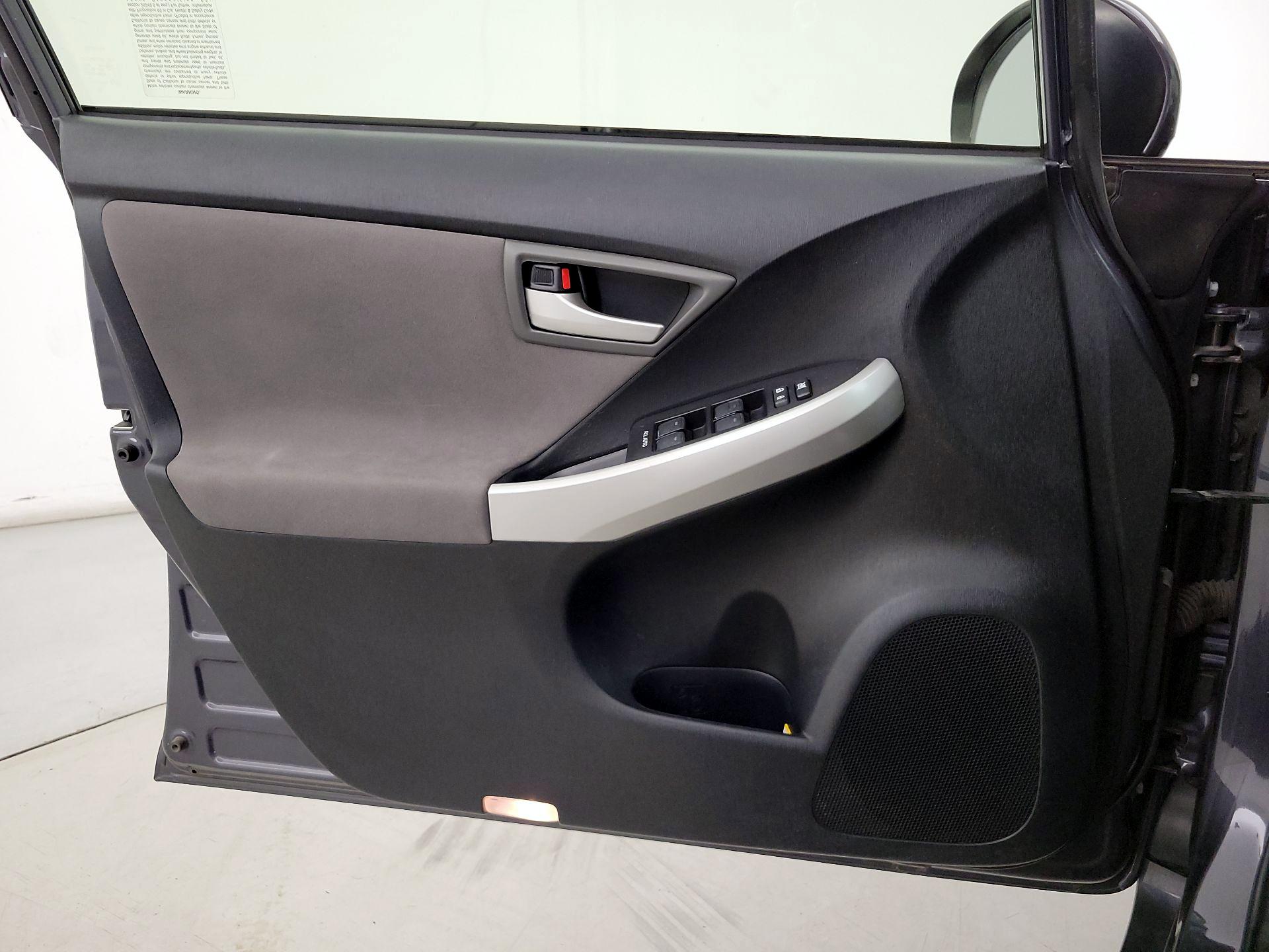 Thumbnail: 2014 Toyota Prius - 12